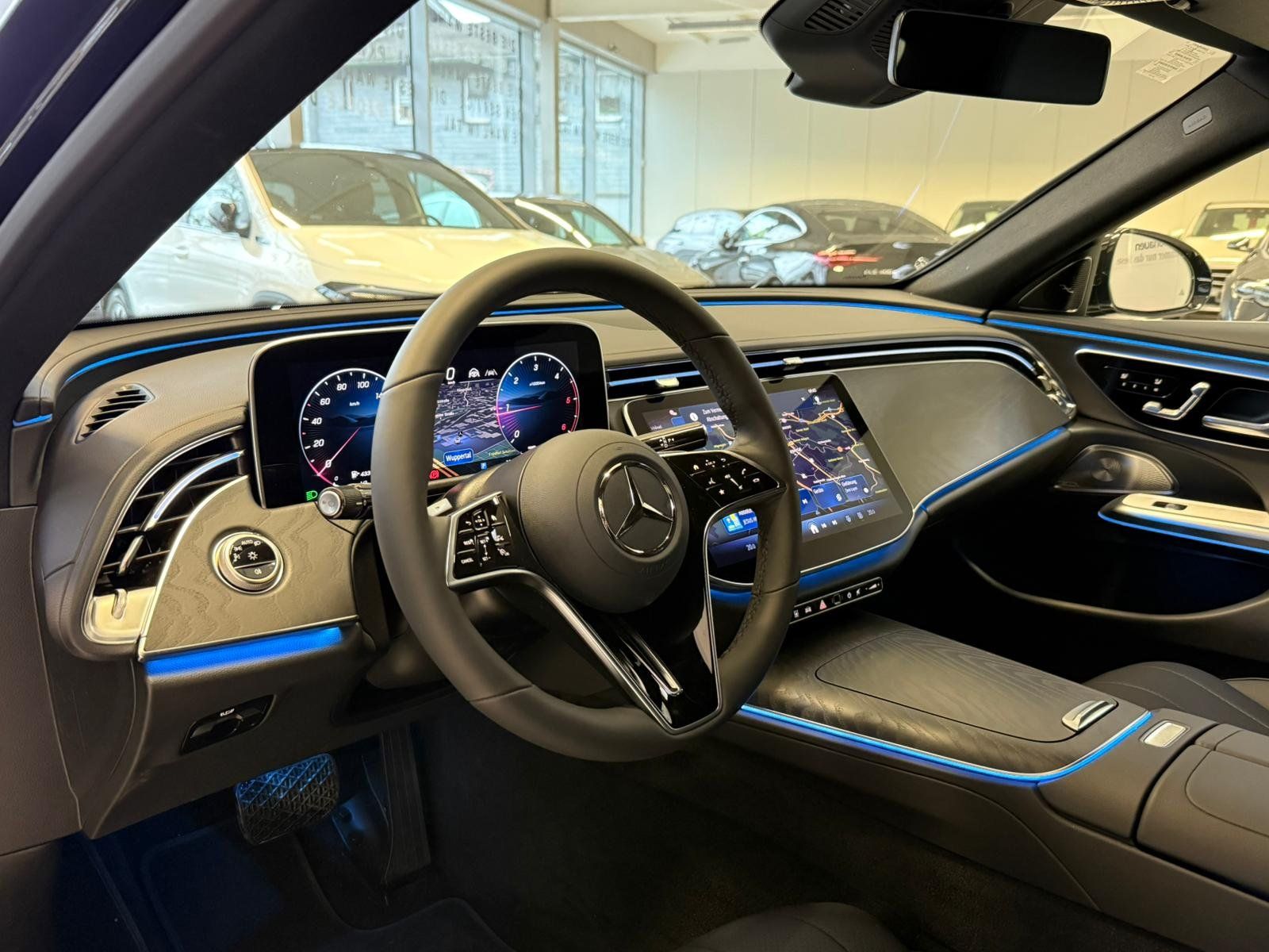 Fahrzeugabbildung Mercedes-Benz E 220d 4M AIRMATIC+DISTR+BURM4D+STDHZ+AHK+MEMORY
