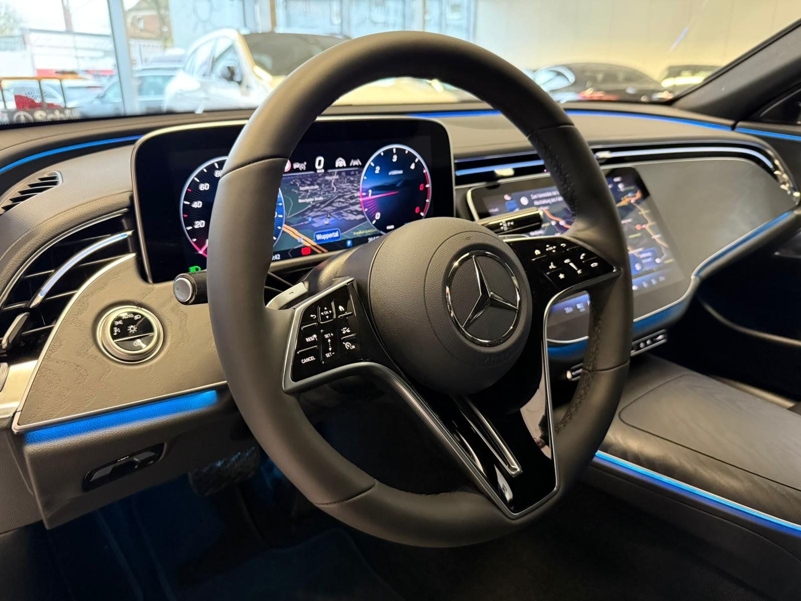 Fahrzeugabbildung Mercedes-Benz E 220d 4M AIRMATIC+DISTR+BURM4D+STDHZ+AHK+MEMORY