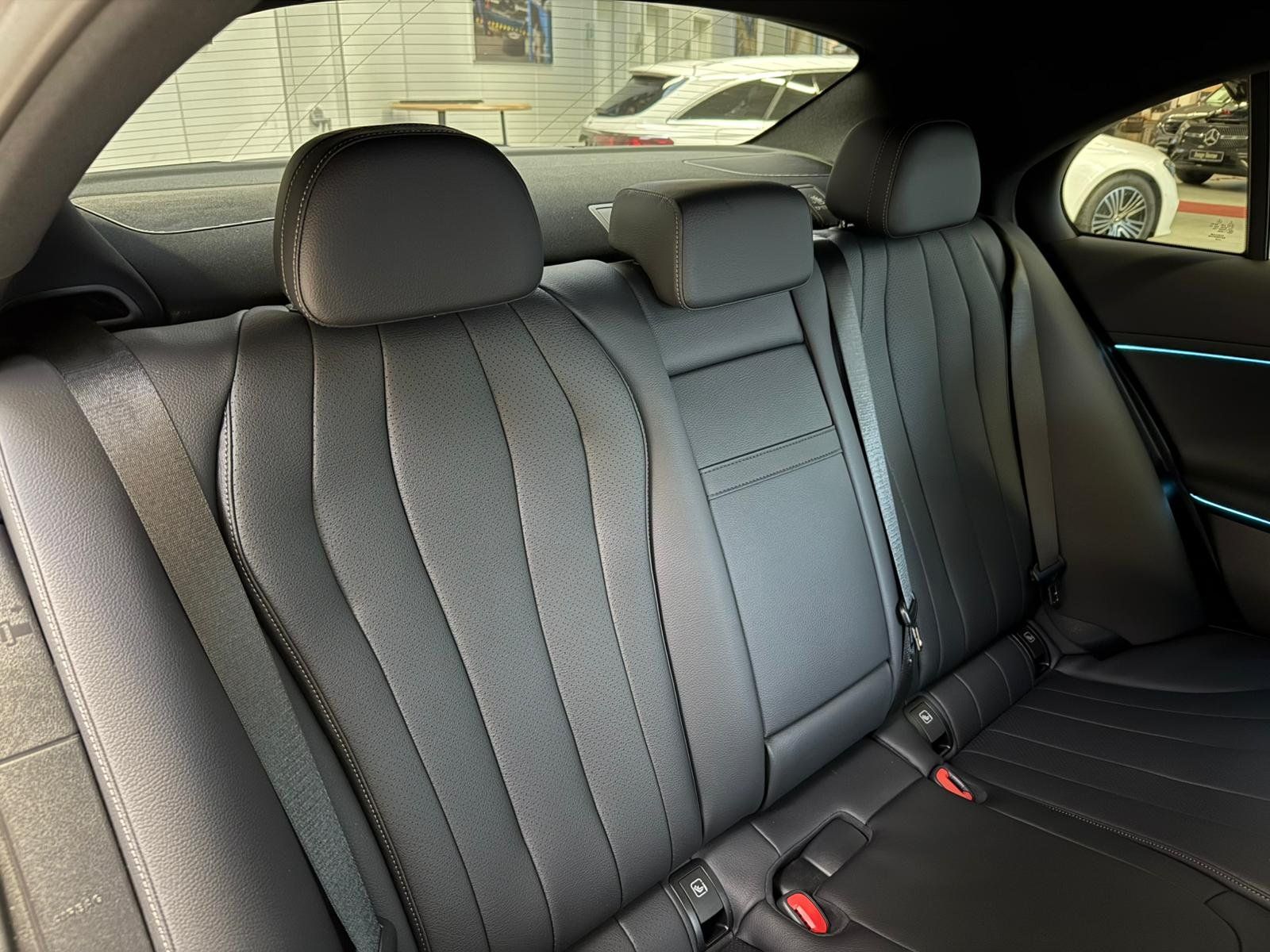 Fahrzeugabbildung Mercedes-Benz E 220d 4M AIRMATIC+DISTR+BURM4D+STDHZ+AHK+MEMORY