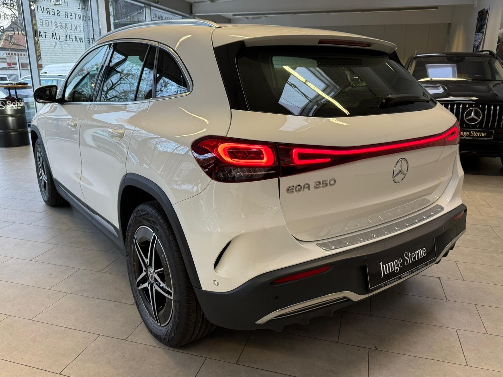 Fahrzeugabbildung Mercedes-Benz EQA 250 AMG+KAMERA+LED+TOTW+CARPLAY+EASYPK+DAB