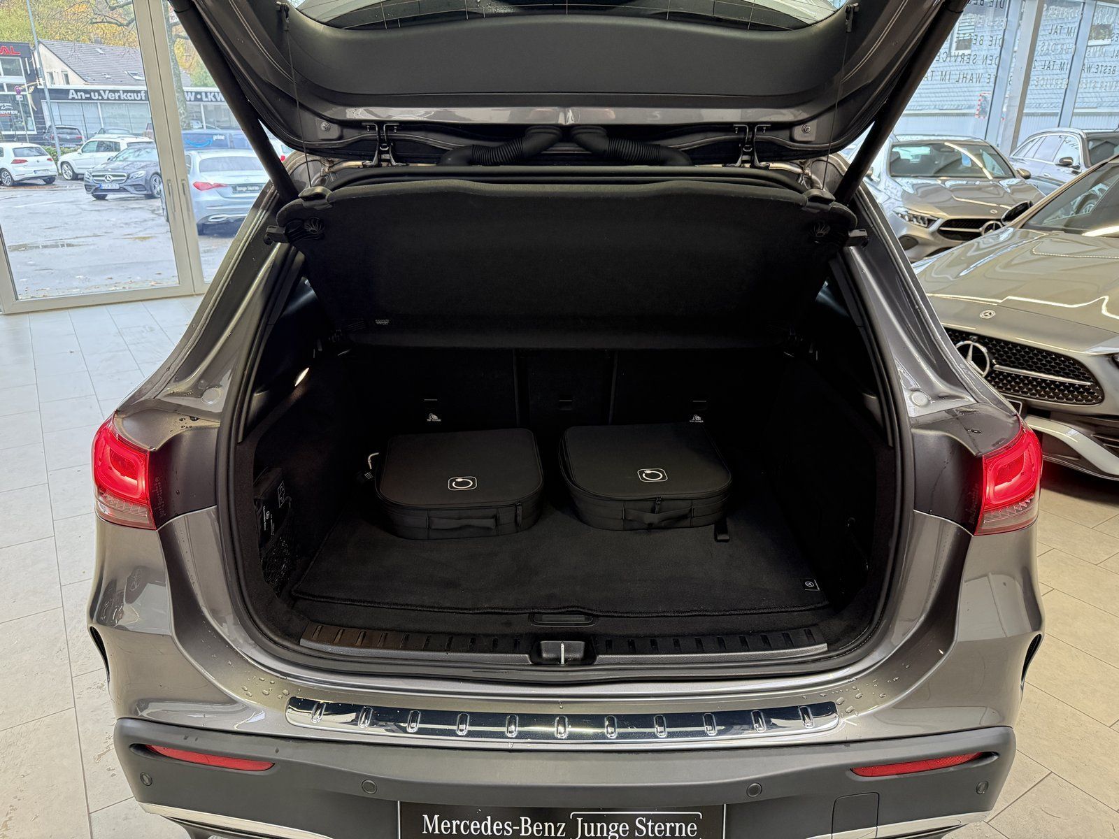 Fahrzeugabbildung Mercedes-Benz EQA 250 AMG+KAMERA+TOTW+CARPLAY+LED+DAB+NAVI