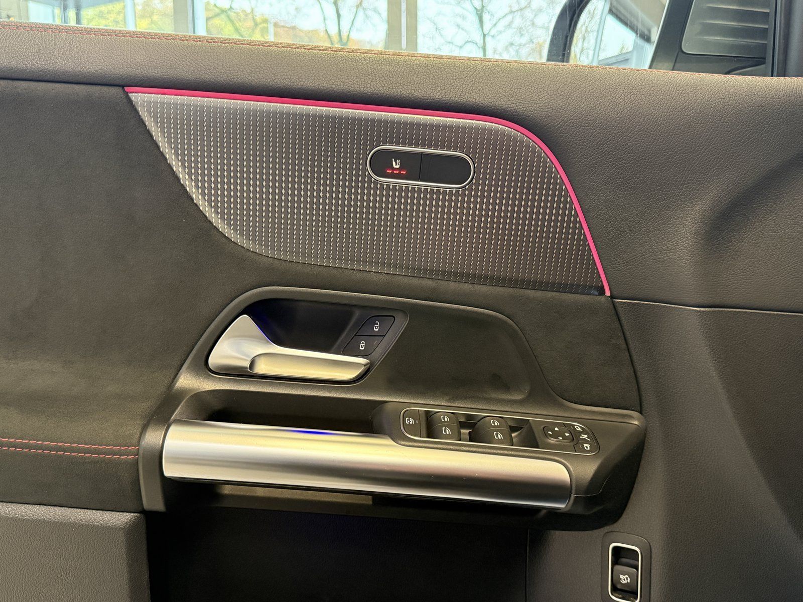 Fahrzeugabbildung Mercedes-Benz EQA 250 AMG+KAMERA+TOTW+CARPLAY+LED+DAB+NAVI