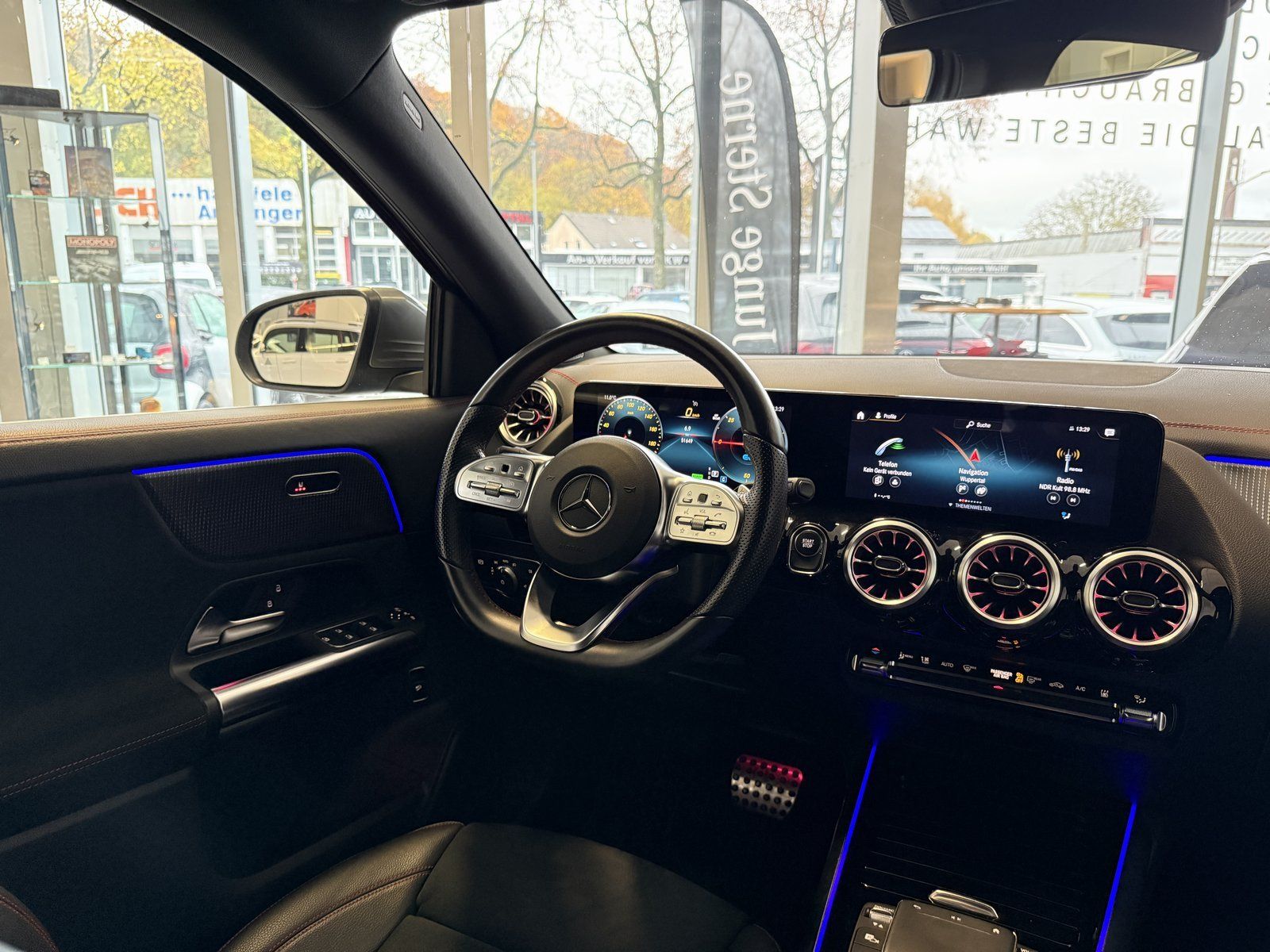 Fahrzeugabbildung Mercedes-Benz EQA 250 AMG+KAMERA+TOTW+CARPLAY+LED+DAB+NAVI