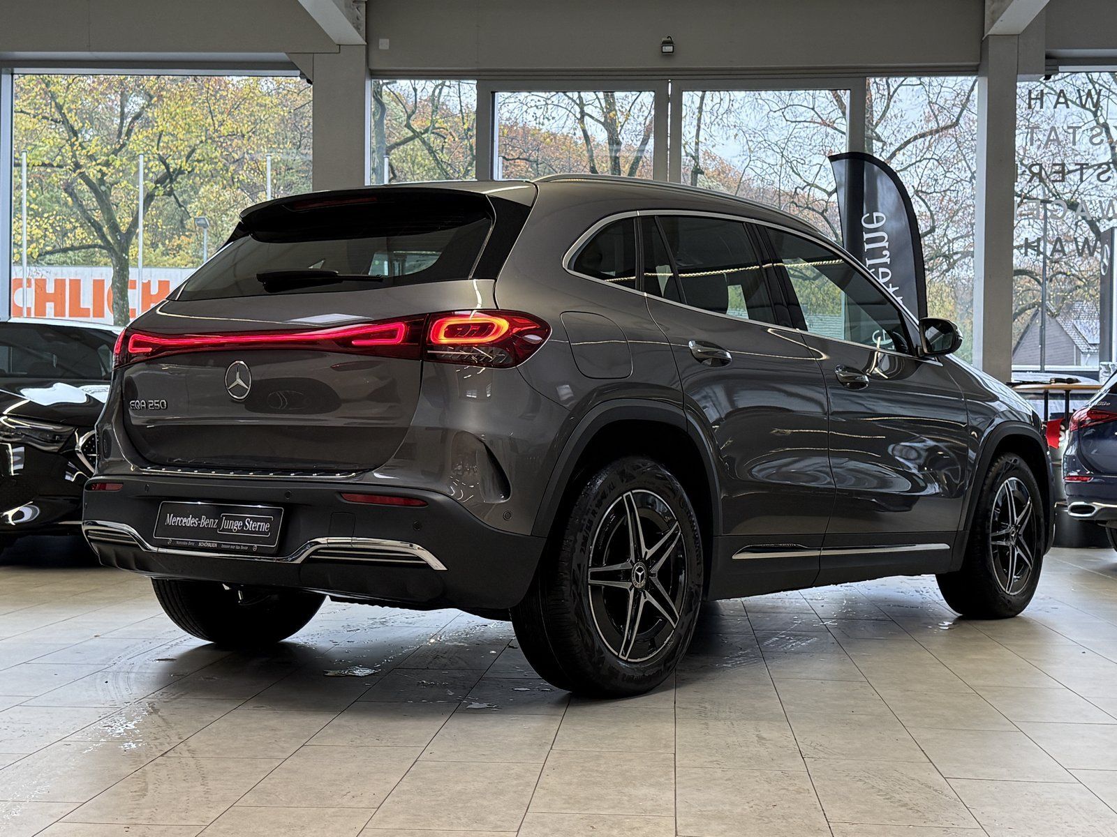 Fahrzeugabbildung Mercedes-Benz EQA 250 AMG+KAMERA+TOTW+CARPLAY+LED+DAB+NAVI