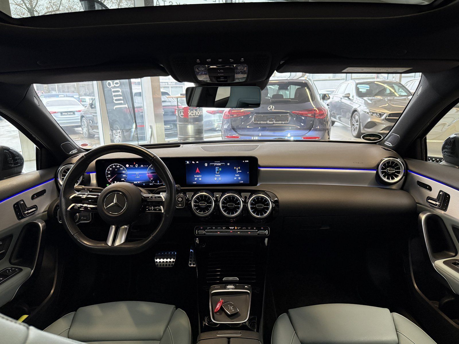 Fahrzeugabbildung Mercedes-Benz A 220d AMG+DISTR+STDHZ+HUD+PANO+MBEAM+NIGHT+360°