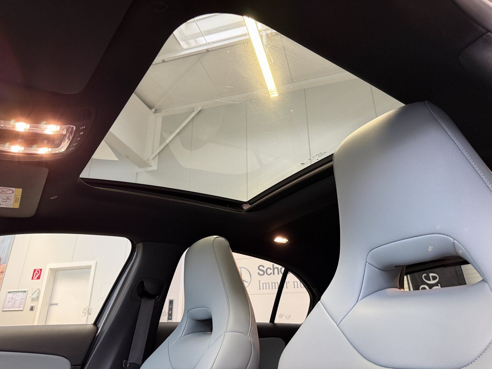 Fahrzeugabbildung Mercedes-Benz A 220d AMG+DISTR+STDHZ+HUD+PANO+MBEAM+NIGHT+360°