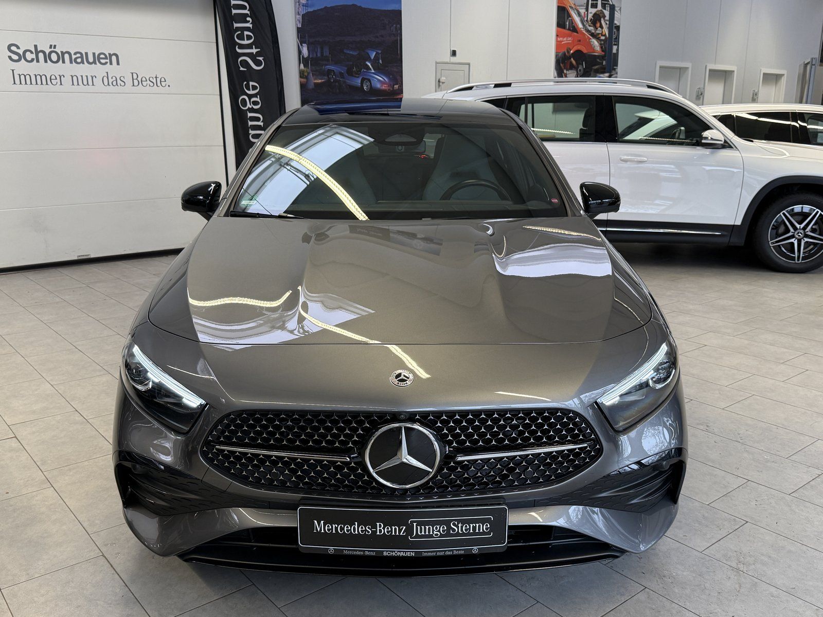 Fahrzeugabbildung Mercedes-Benz A 220d AMG+DISTR+STDHZ+HUD+PANO+MBEAM+NIGHT+360°