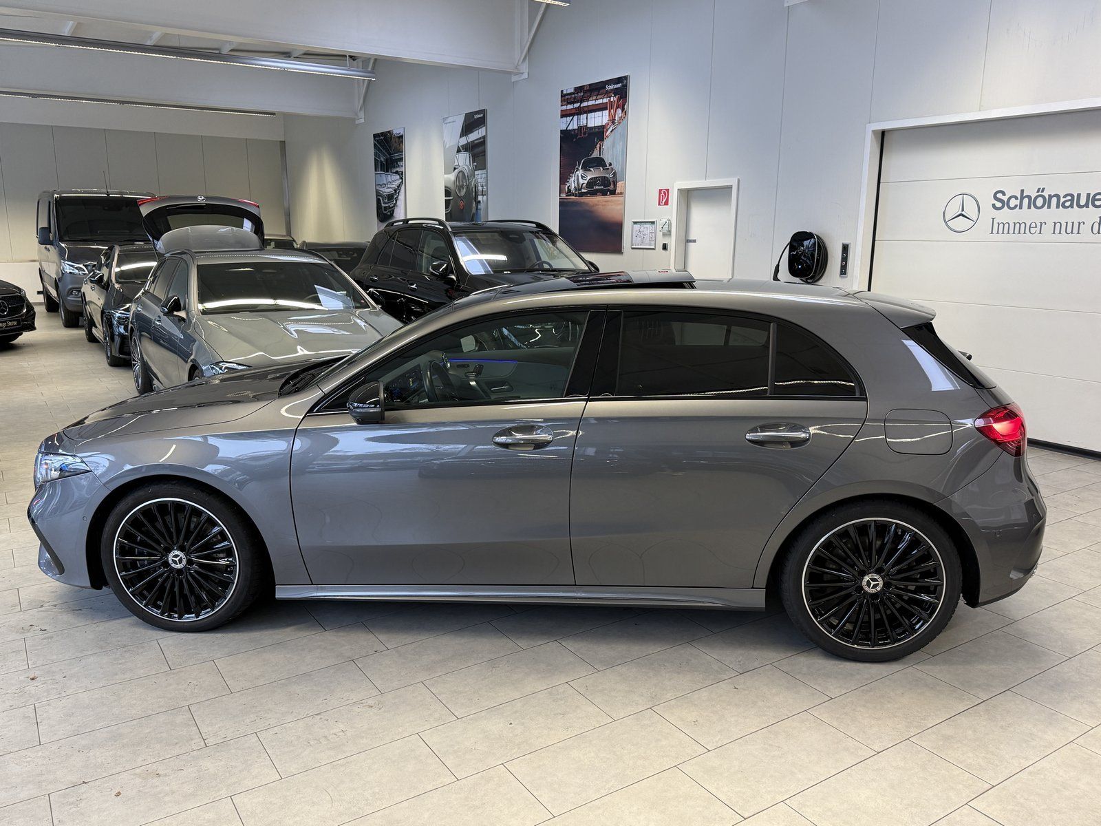 Fahrzeugabbildung Mercedes-Benz A 220d AMG+DISTR+STDHZ+HUD+PANO+MBEAM+NIGHT+360°