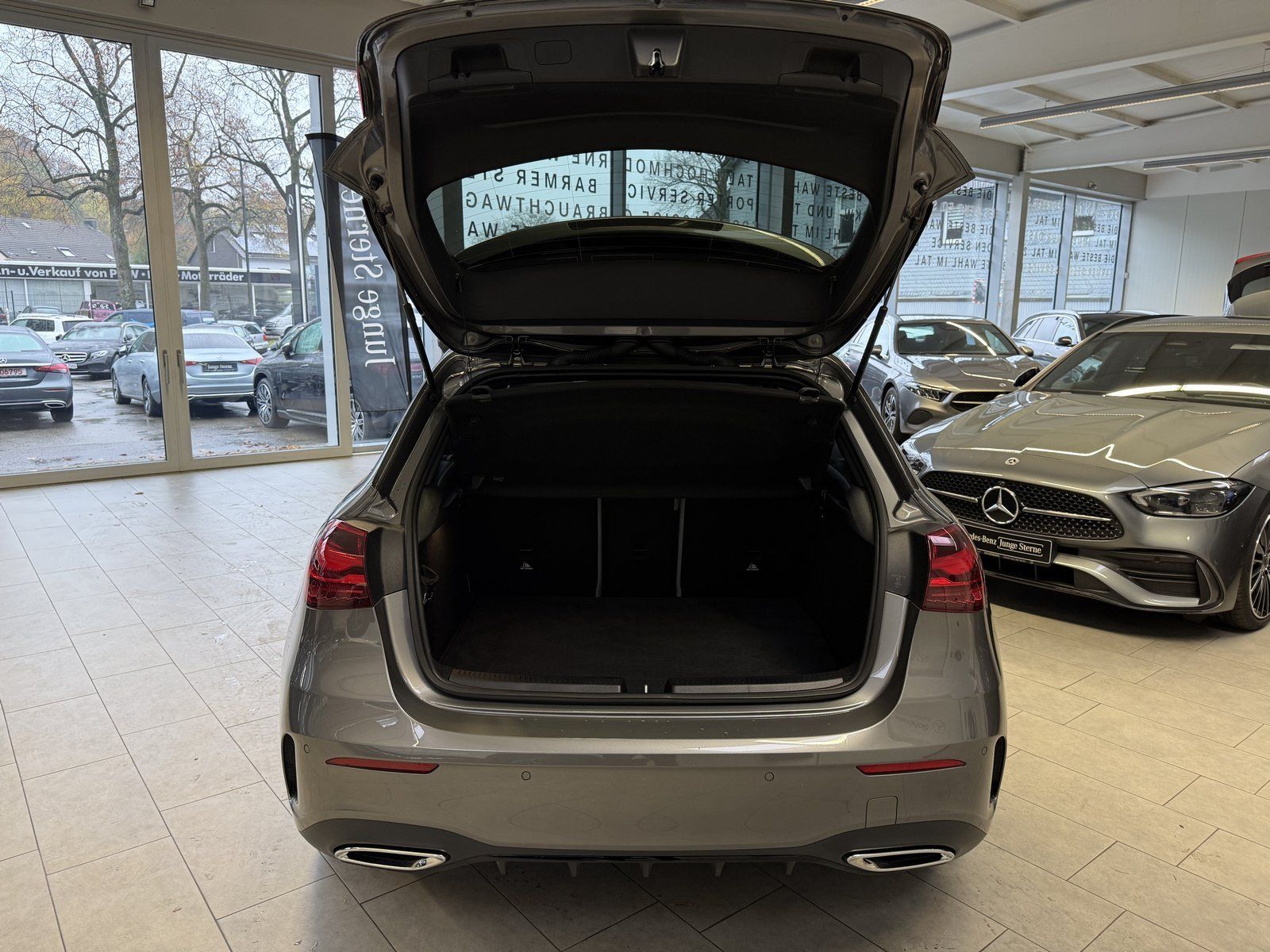 Fahrzeugabbildung Mercedes-Benz A 220d AMG+DISTR+STDHZ+HUD+PANO+MBEAM+NIGHT+360°