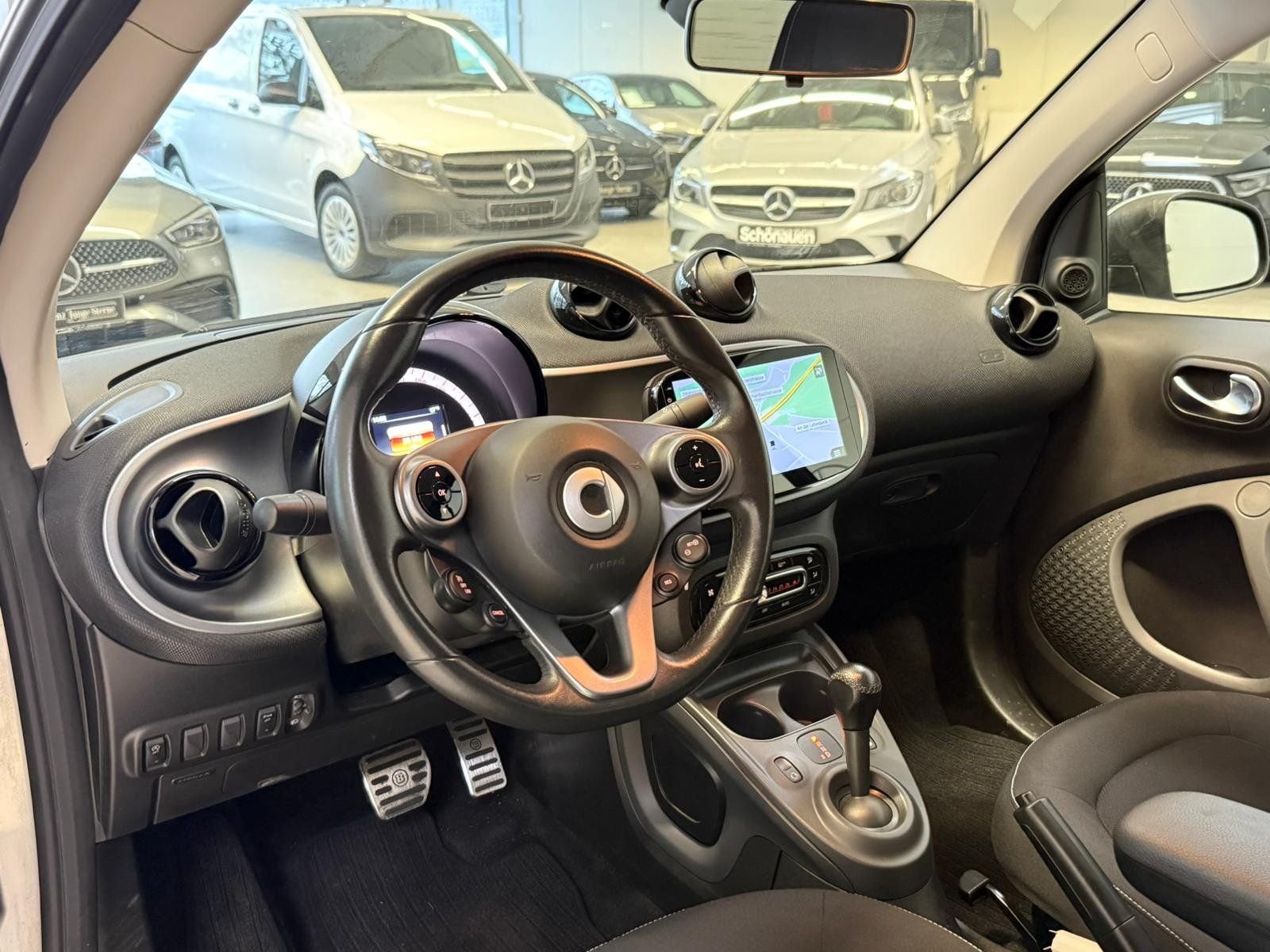 Fahrzeugabbildung Smart fortwo cabrio passion COOL&AUDIO+KAMERA+NAVI+PTS
