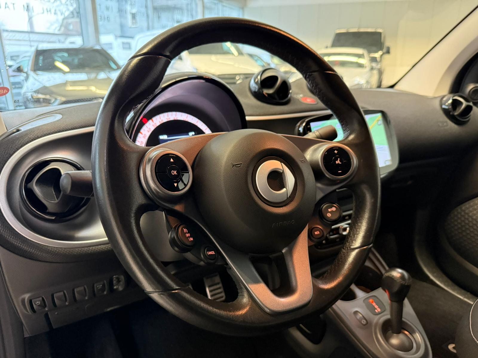 Fahrzeugabbildung Smart fortwo cabrio passion COOL&AUDIO+KAMERA+NAVI+PTS