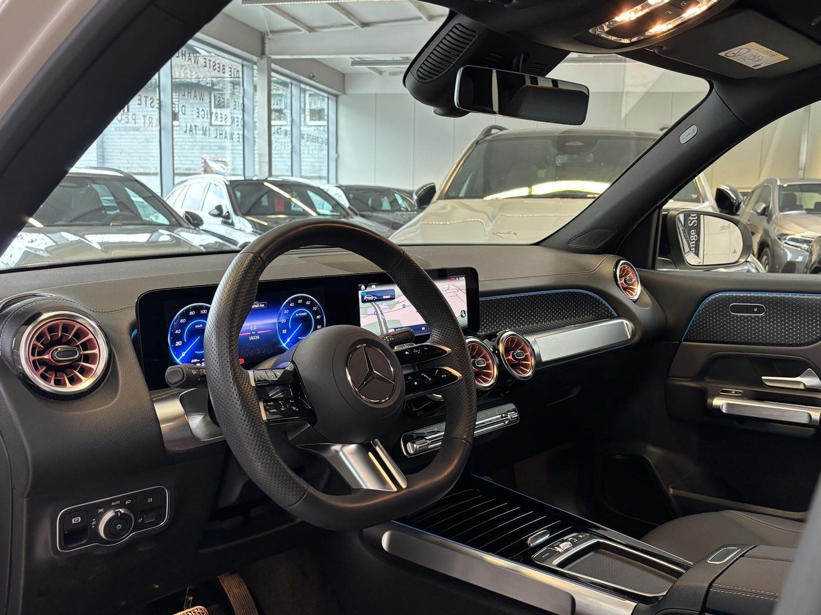 Fahrzeugabbildung Mercedes-Benz EQB 300 4M DISTR+NIGHT+KEYLESS+KAMERA+LED+TOTW.