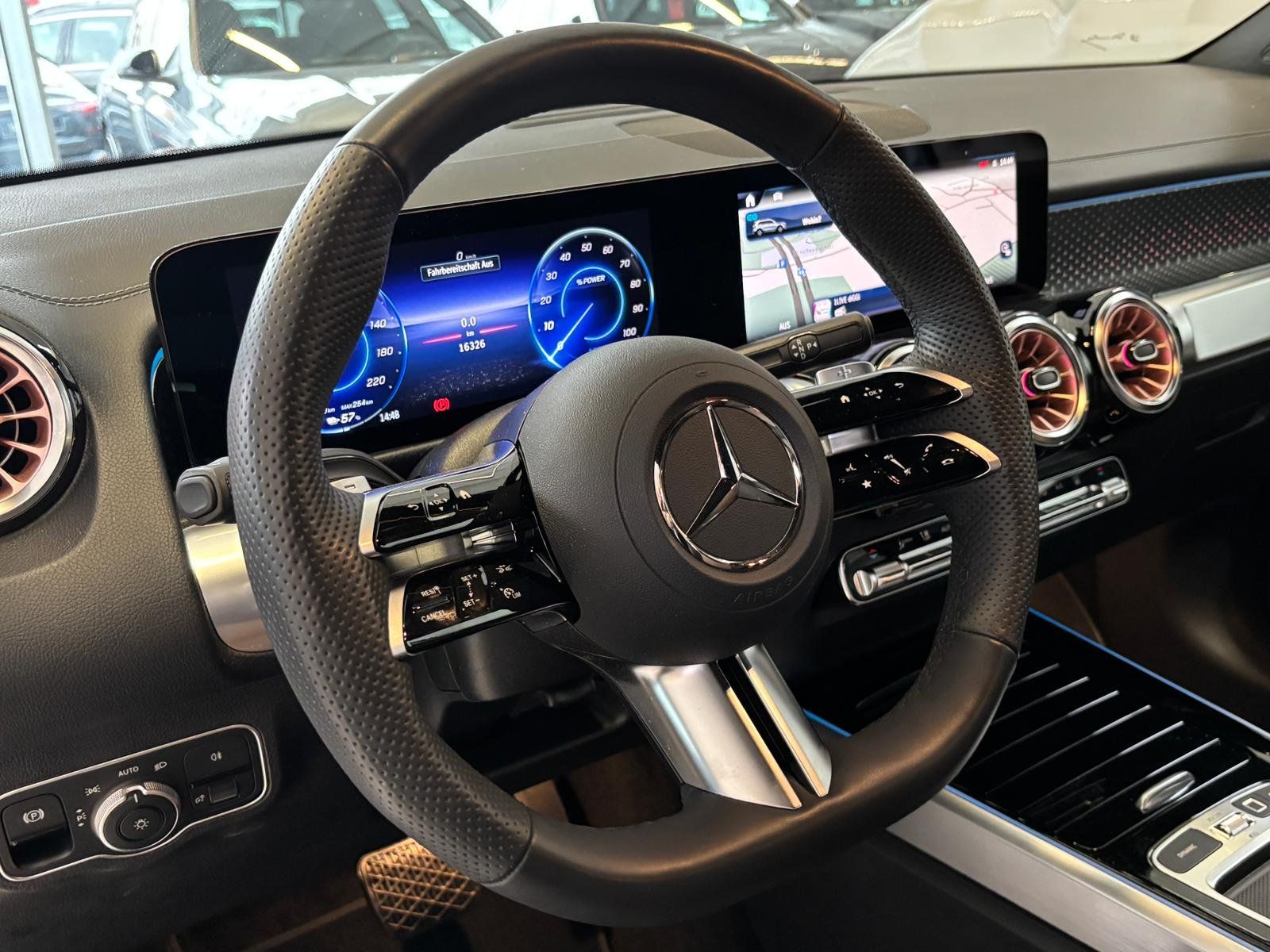 Fahrzeugabbildung Mercedes-Benz EQB 300 4M DISTR+NIGHT+KEYLESS+KAMERA+LED+TOTW.