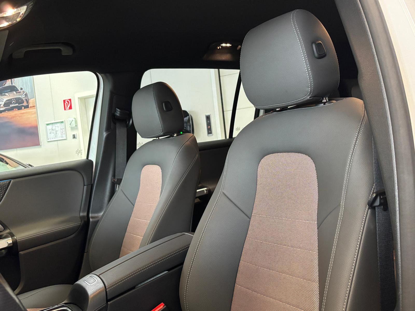 Fahrzeugabbildung Mercedes-Benz EQB 300 4M DISTR+NIGHT+KEYLESS+KAMERA+LED+TOTW.