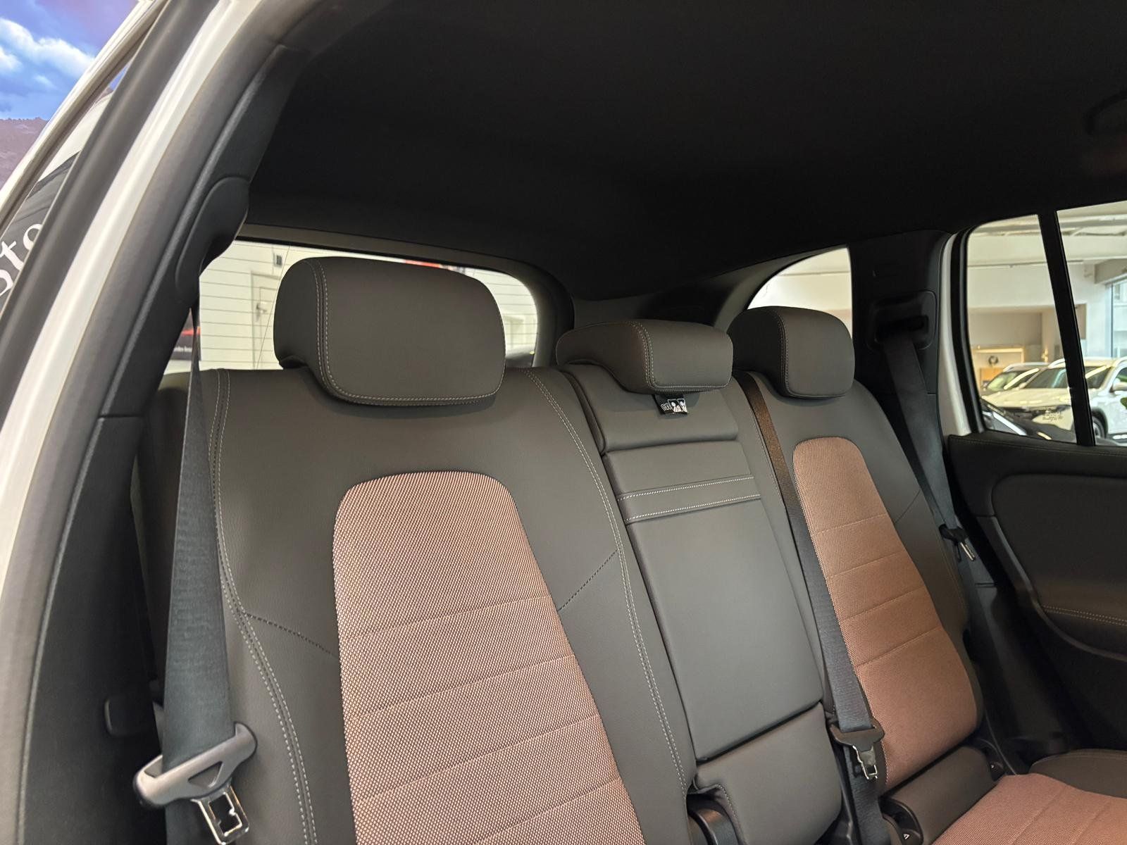 Fahrzeugabbildung Mercedes-Benz EQB 300 4M DISTR+NIGHT+KEYLESS+KAMERA+LED+TOTW.