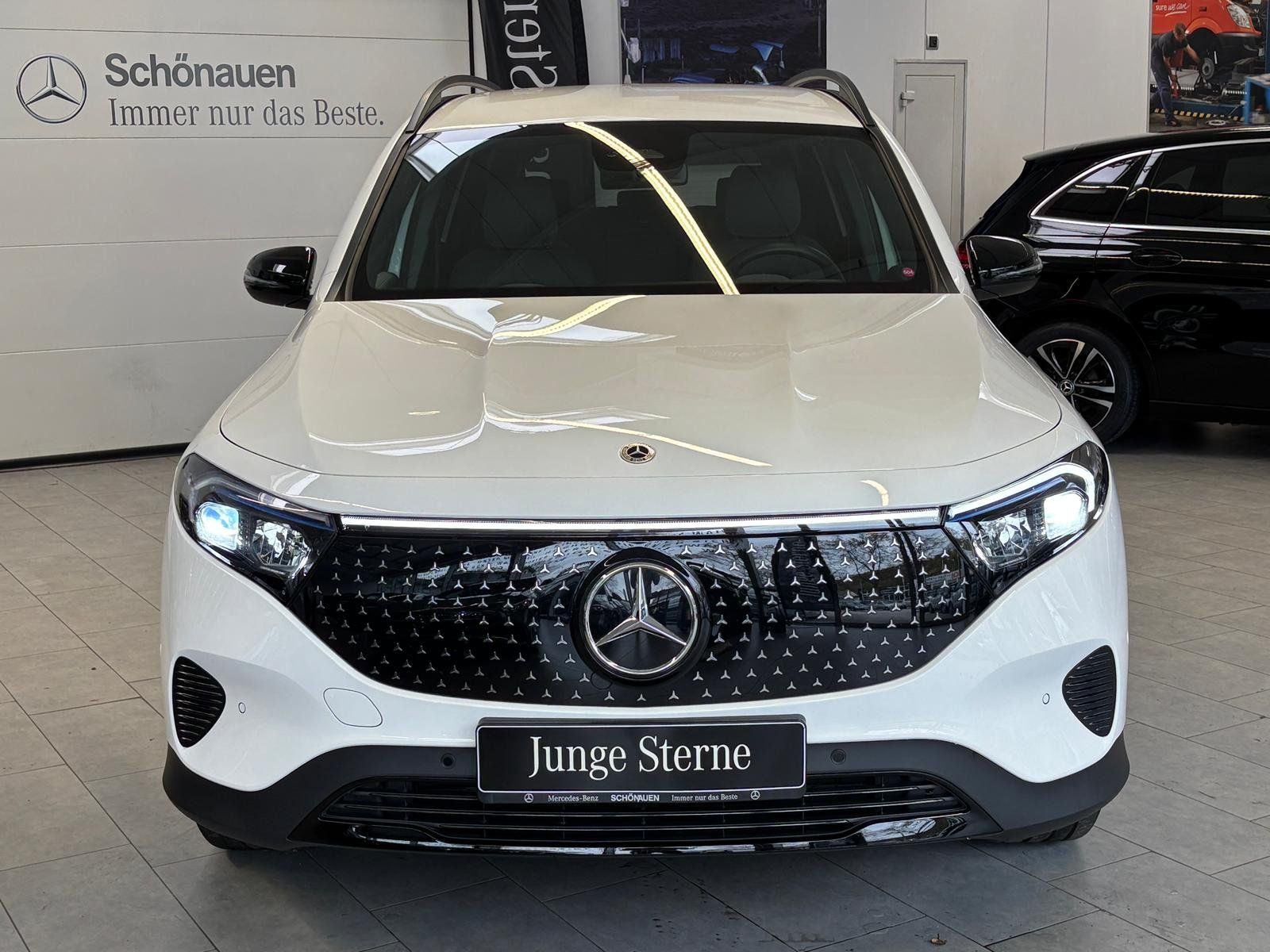 Fahrzeugabbildung Mercedes-Benz EQB 300 4M DISTR+NIGHT+KEYLESS+KAMERA+LED+TOTW.