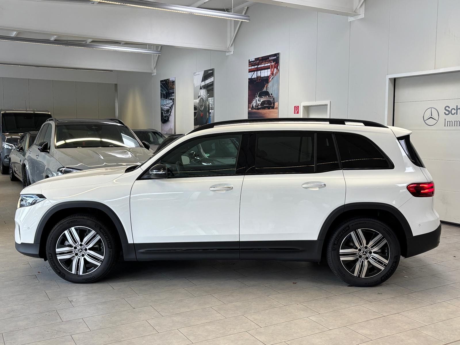 Fahrzeugabbildung Mercedes-Benz EQB 300 4M DISTR+NIGHT+KEYLESS+KAMERA+LED+TOTW.