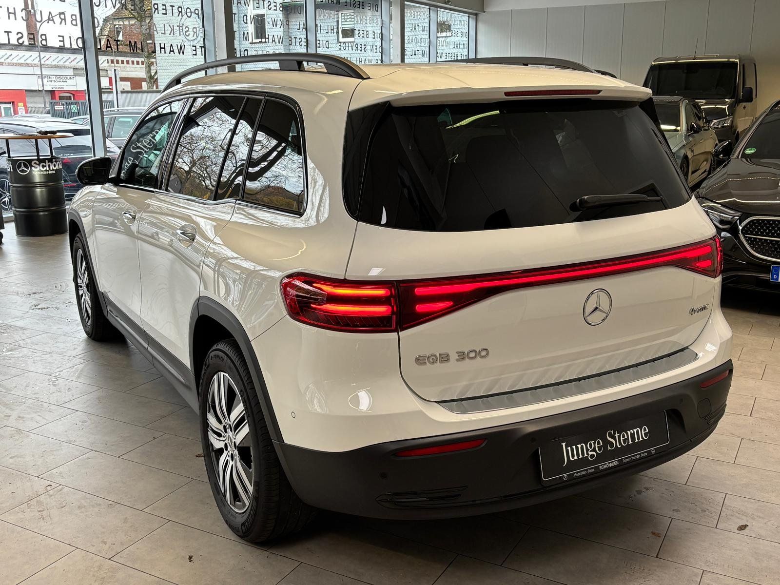 Fahrzeugabbildung Mercedes-Benz EQB 300 4M DISTR+NIGHT+KEYLESS+KAMERA+LED+TOTW.