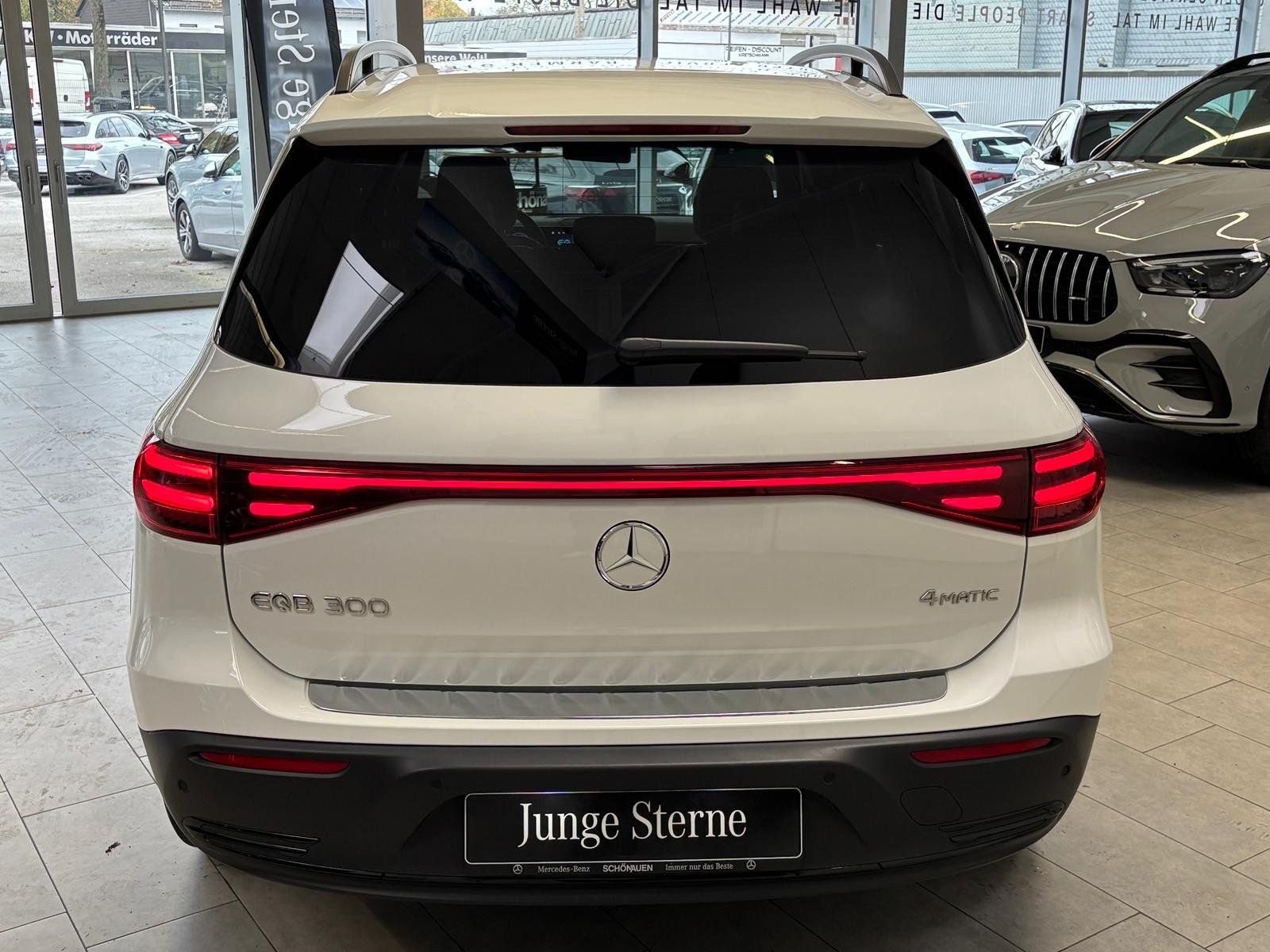 Fahrzeugabbildung Mercedes-Benz EQB 300 4M DISTR+NIGHT+KEYLESS+KAMERA+LED+TOTW.