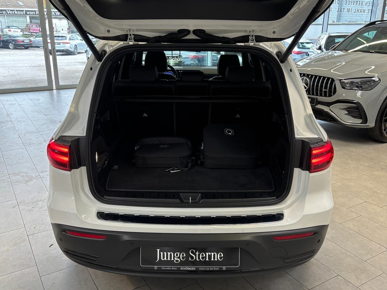 Fahrzeugabbildung Mercedes-Benz EQB 300 4M DISTR+NIGHT+KEYLESS+KAMERA+LED+TOTW.