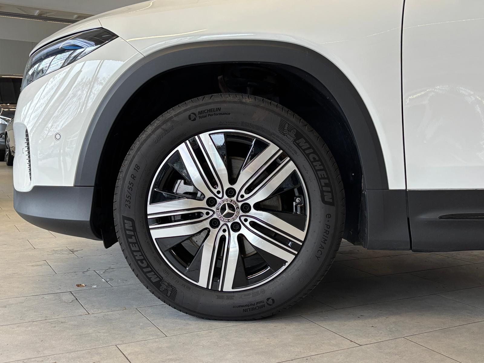Fahrzeugabbildung Mercedes-Benz EQB 300 4M DISTR+NIGHT+KEYLESS+KAMERA+LED+TOTW.