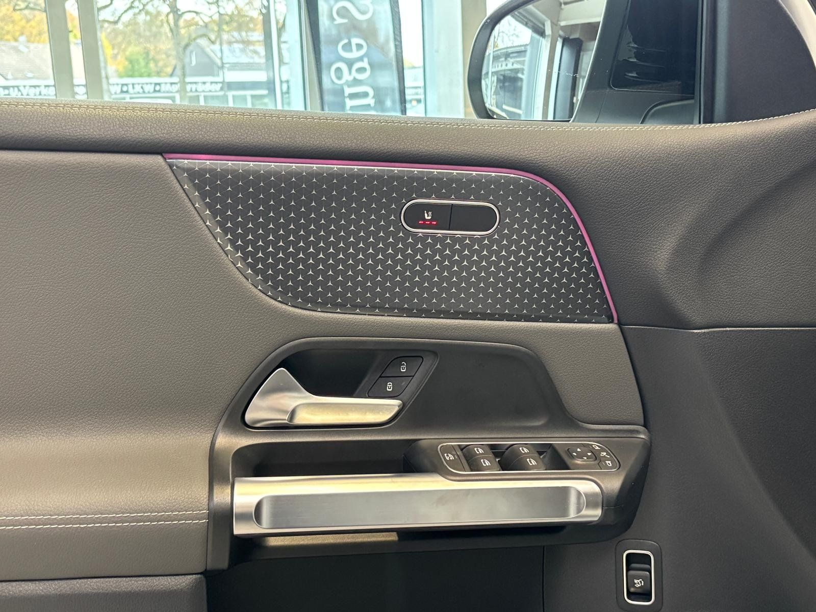 Fahrzeugabbildung Mercedes-Benz EQB 300 4M DISTR+NIGHT+KEYLESS+KAMERA+LED+TOTW.