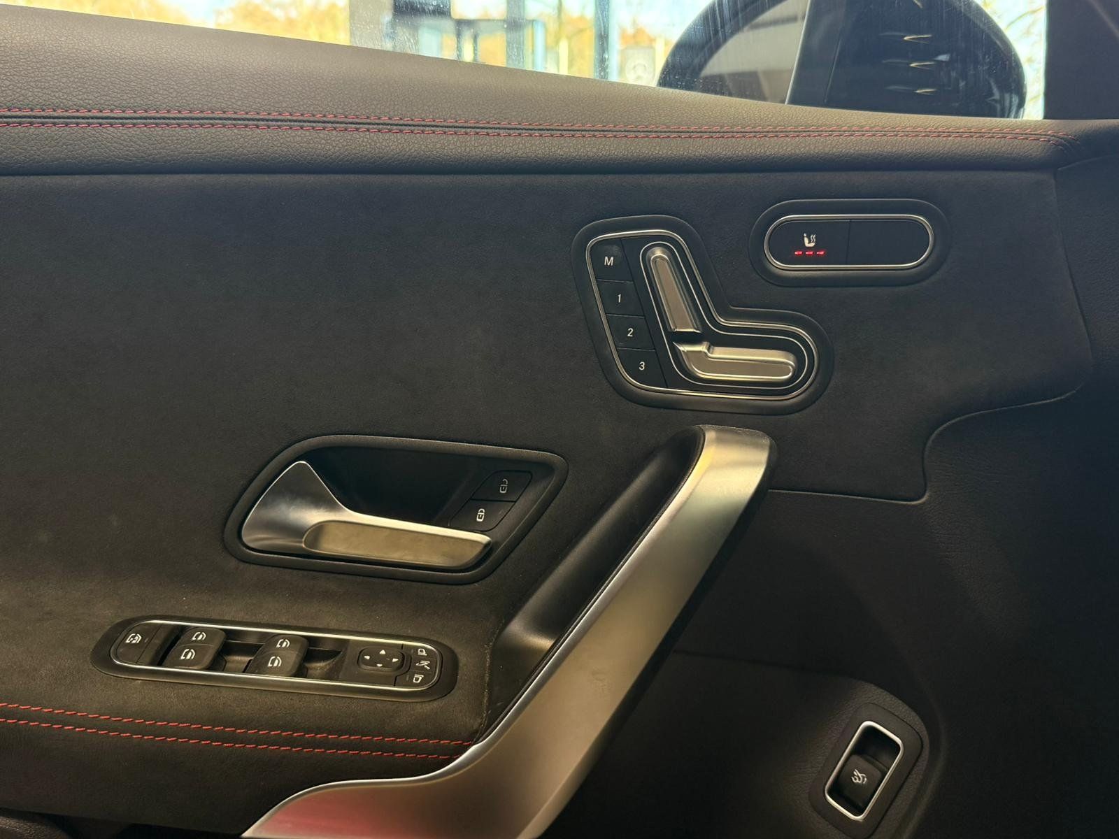 Fahrzeugabbildung Mercedes-Benz CLA 250 4M Coupé AMG BURMESTER+NIGHT+MEMORY+360°