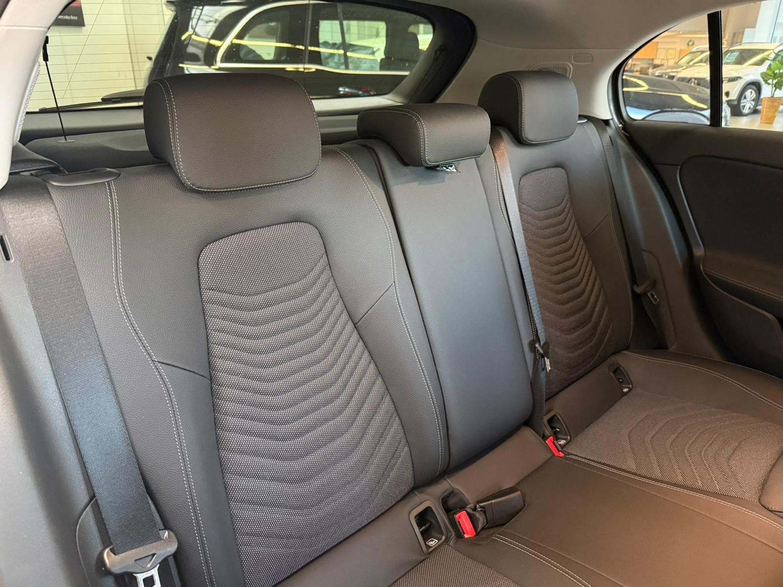 Fahrzeugabbildung Mercedes-Benz A 250 e BURMESTER+18"+AC11KW+PRIVACY+WINTER