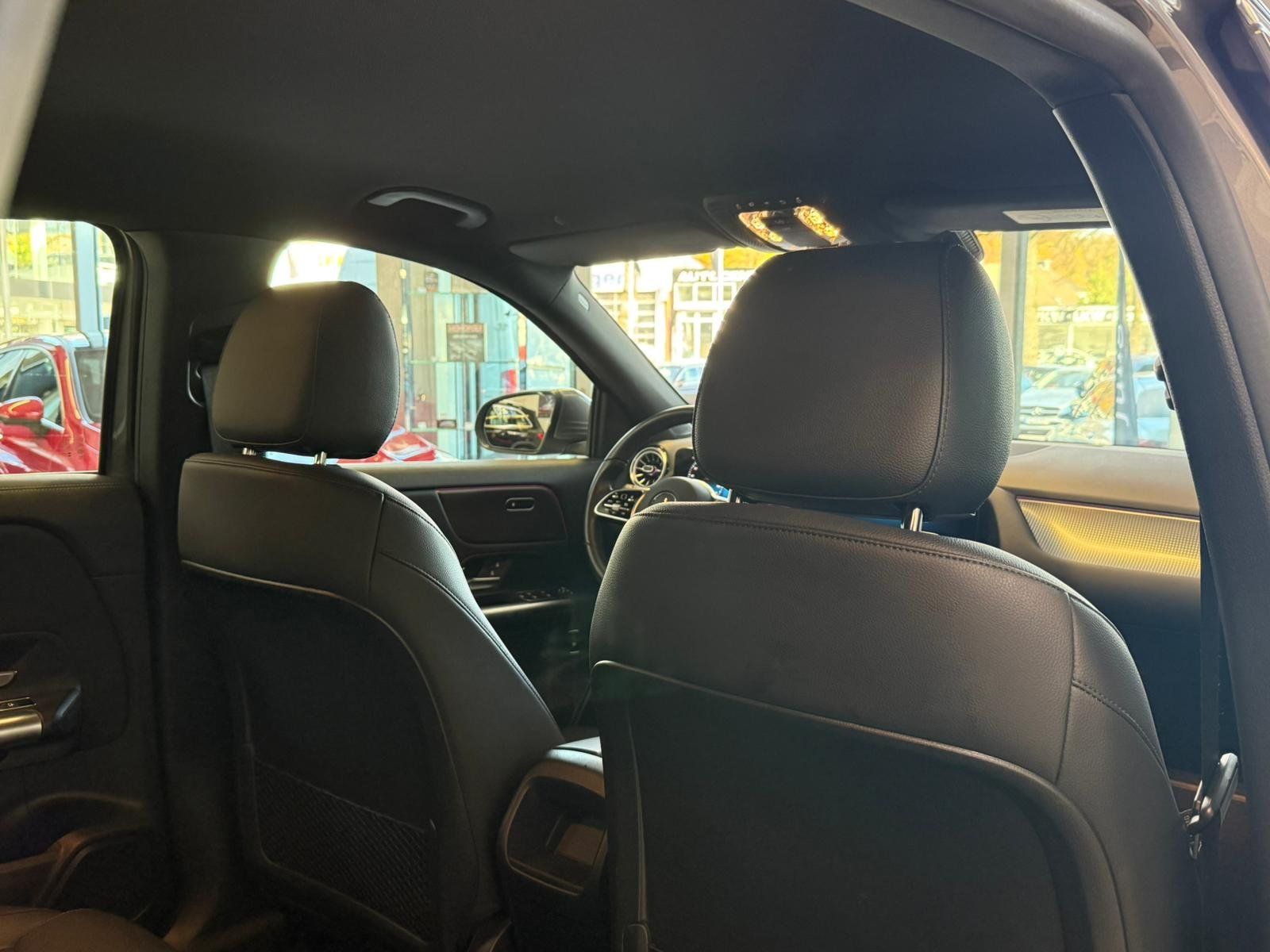 Fahrzeugabbildung Mercedes-Benz EQA 300 4MATIC ADVANCED+MBUX AUGMENTED+CARPLAY