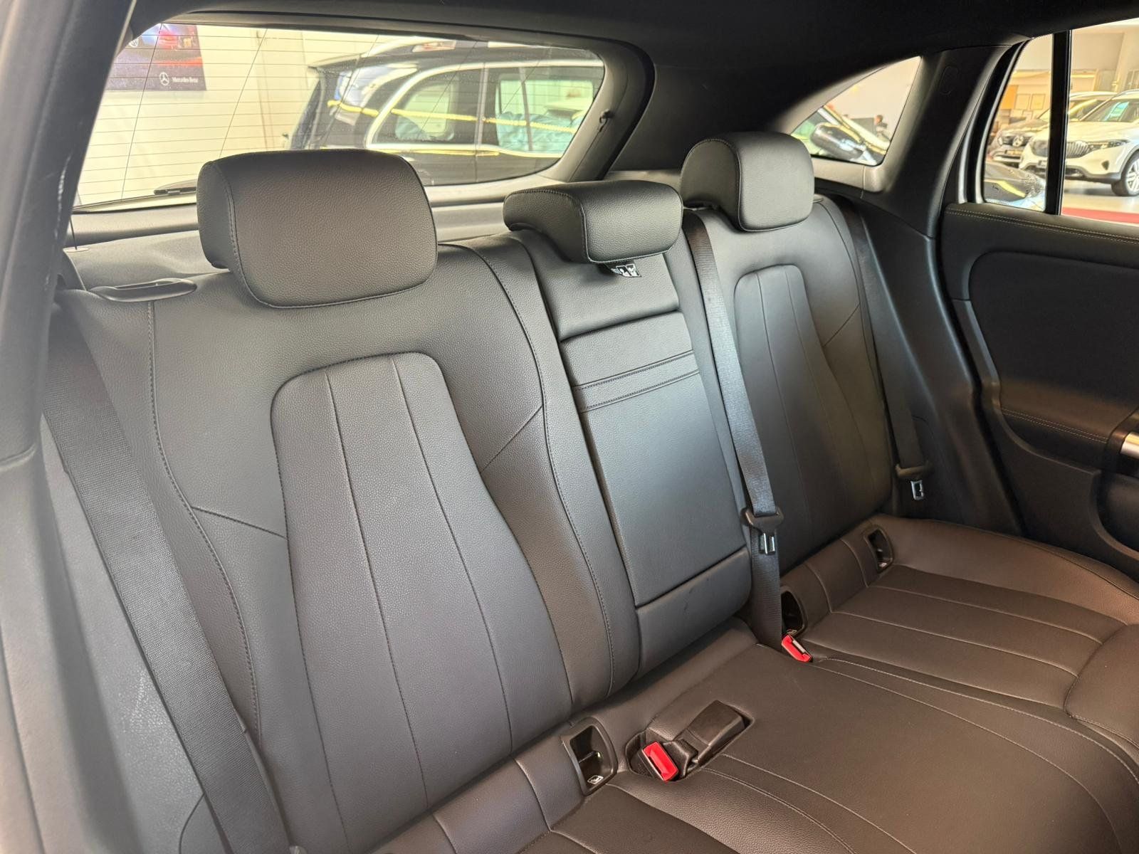 Fahrzeugabbildung Mercedes-Benz EQA 300 4MATIC ADVANCED+MBUX AUGMENTED+CARPLAY