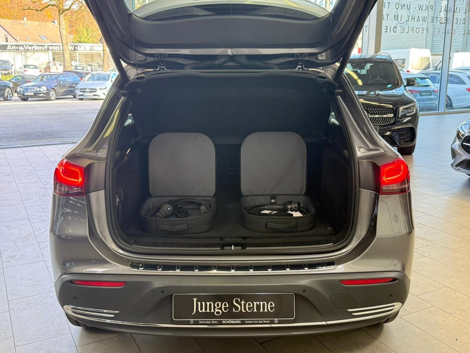 Fahrzeugabbildung Mercedes-Benz EQA 300 4MATIC ADVANCED+MBUX AUGMENTED+CARPLAY