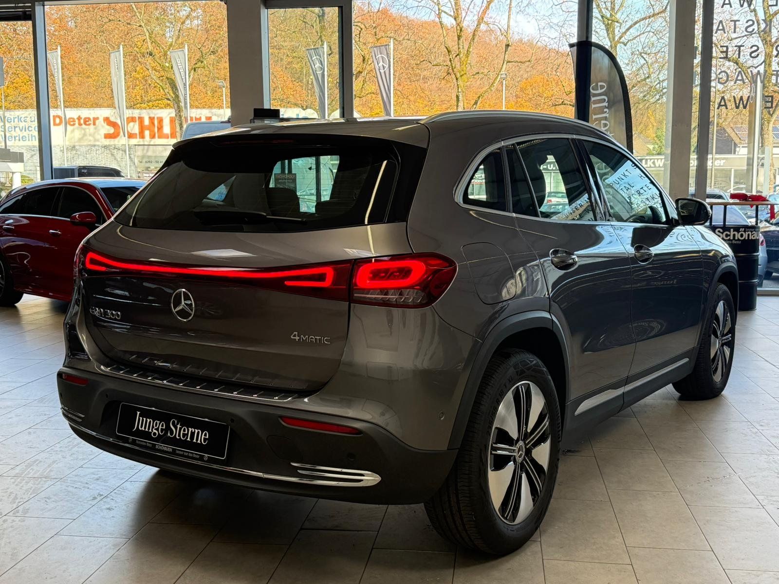 Fahrzeugabbildung Mercedes-Benz EQA 300 4MATIC ADVANCED+MBUX AUGMENTED+CARPLAY