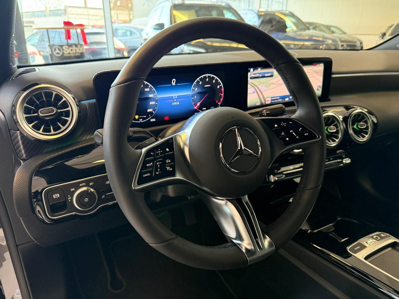 Fahrzeugabbildung Mercedes-Benz A 200 Progressive KAMERA+KEYLESS+TOTW+CARPLAY