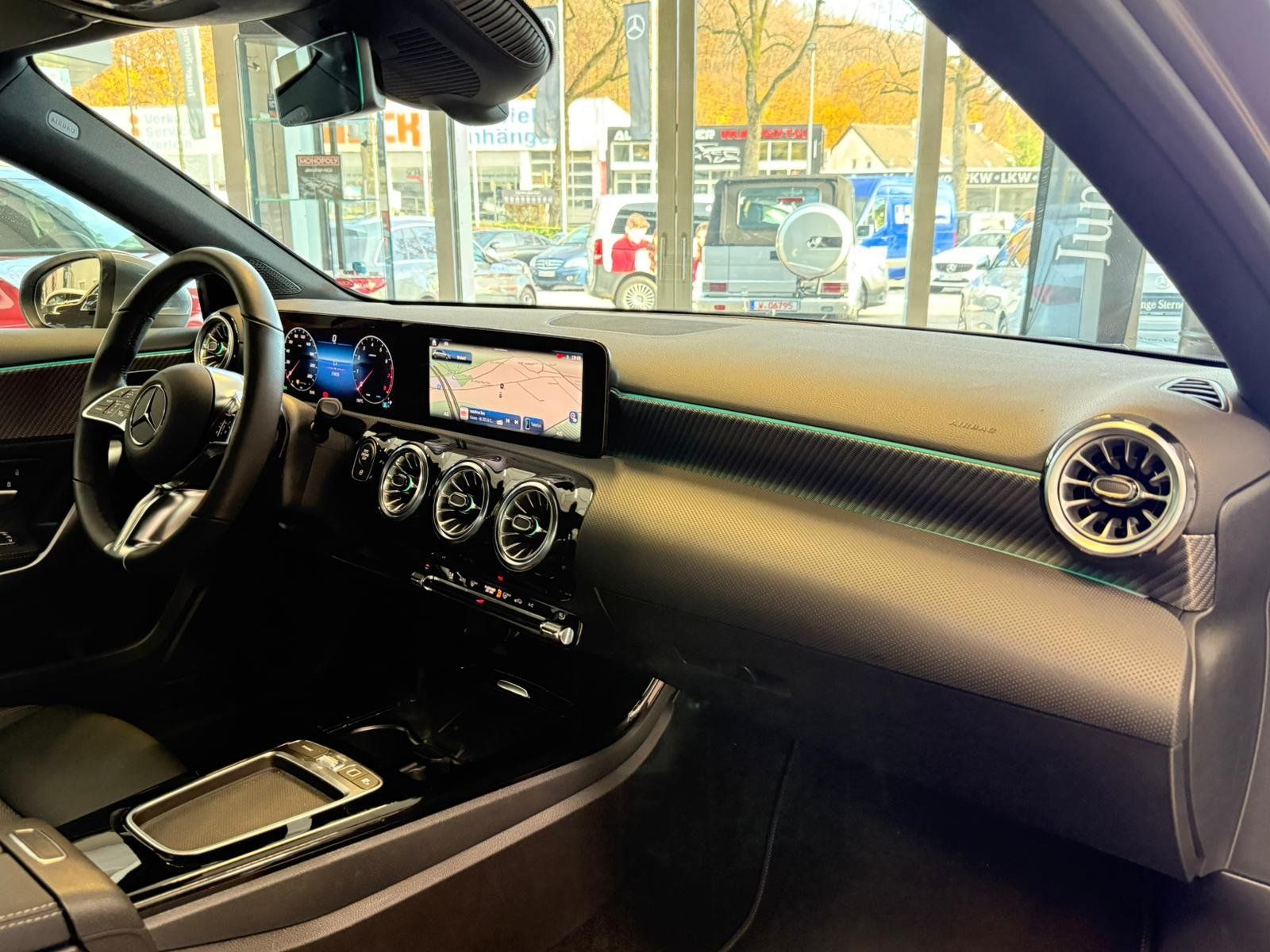 Fahrzeugabbildung Mercedes-Benz A 200 Progressive KAMERA+KEYLESS+TOTW+CARPLAY