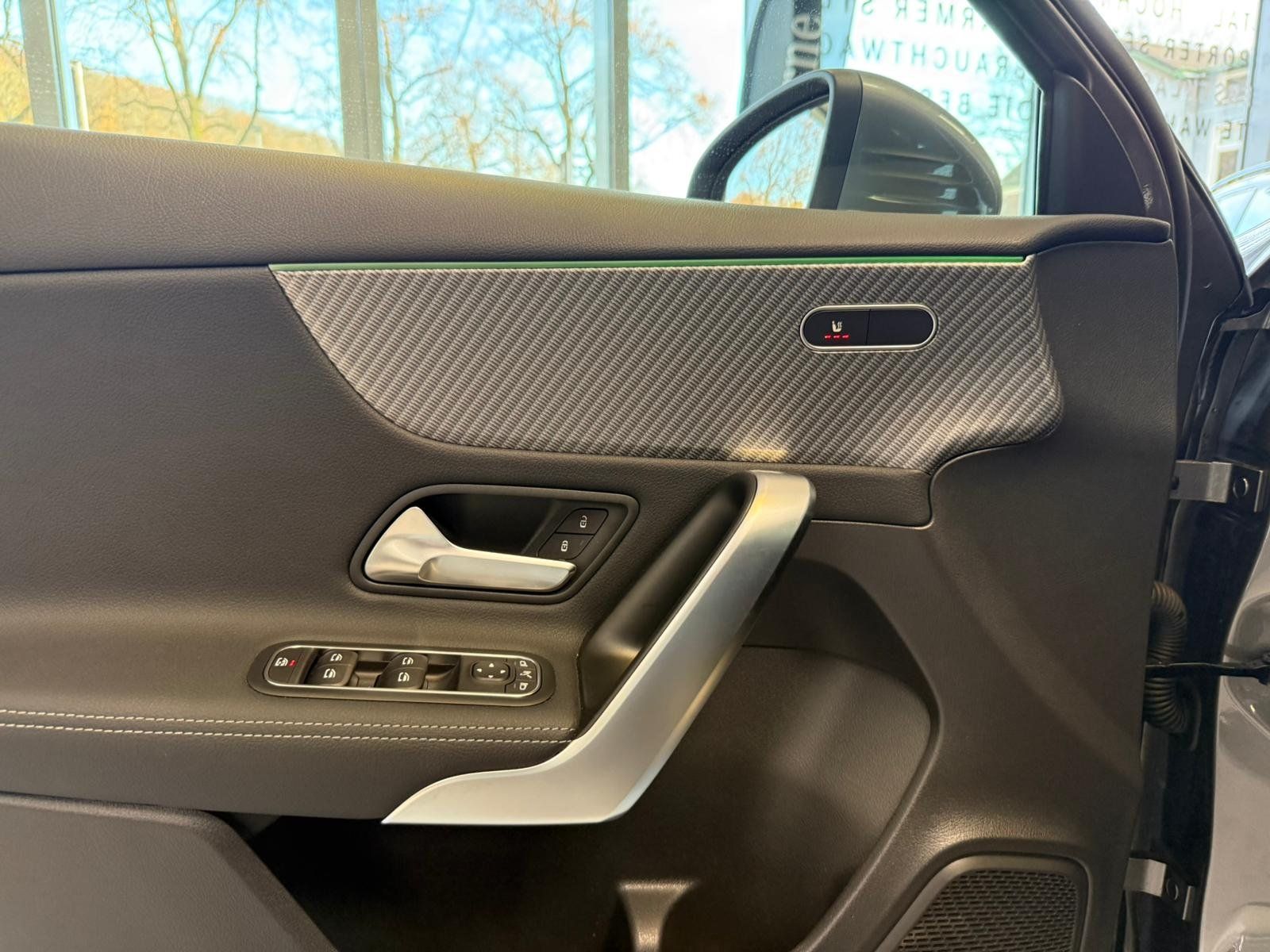 Fahrzeugabbildung Mercedes-Benz A 200 Progressive KAMERA+KEYLESS+TOTW+CARPLAY