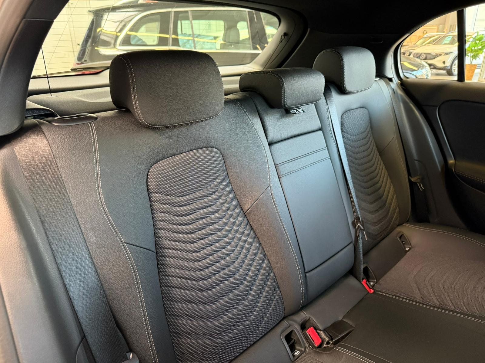 Fahrzeugabbildung Mercedes-Benz A 200 Progressive KAMERA+KEYLESS+TOTW+CARPLAY