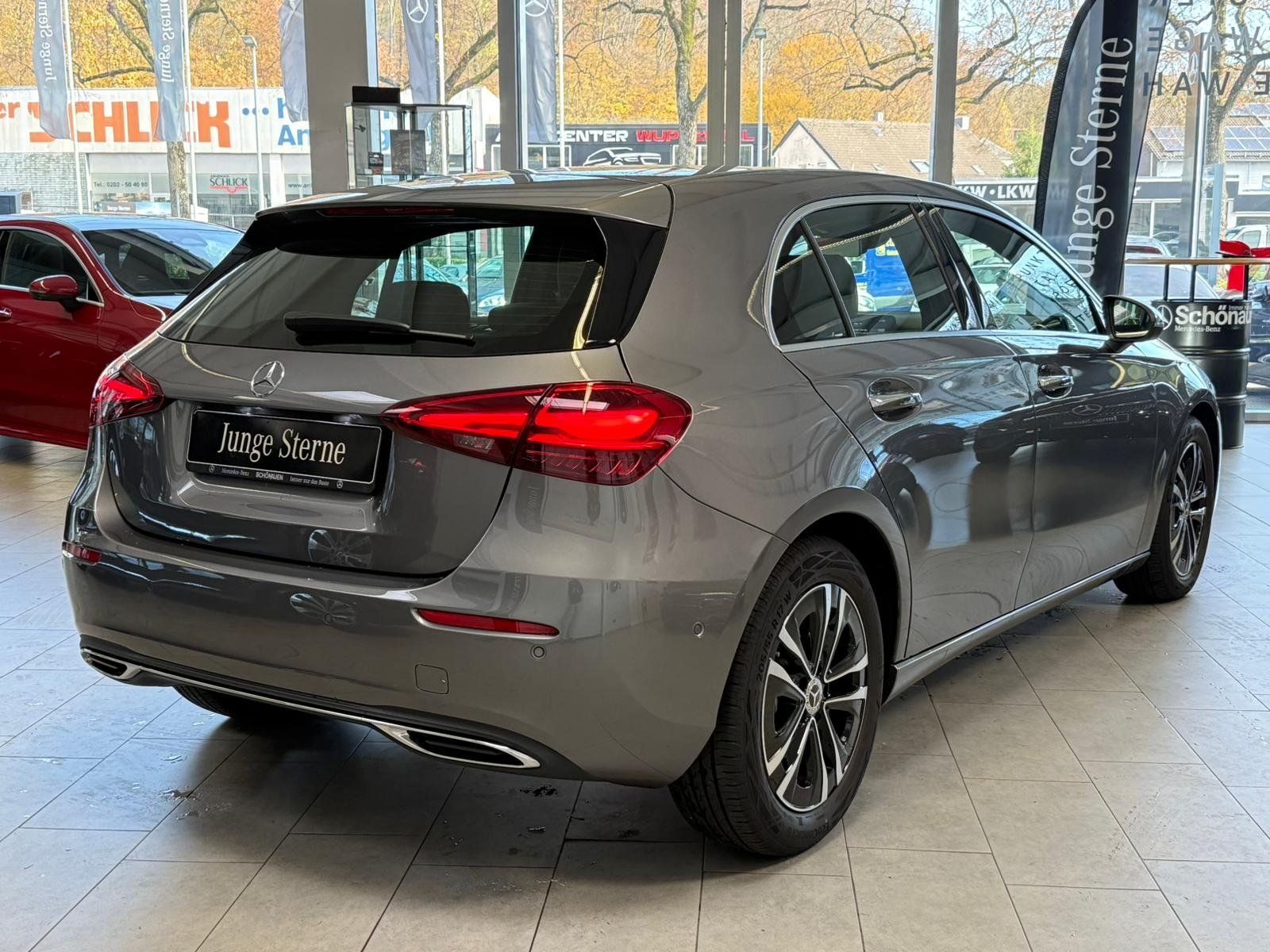 Fahrzeugabbildung Mercedes-Benz A 200 Progressive KAMERA+KEYLESS+TOTW+CARPLAY