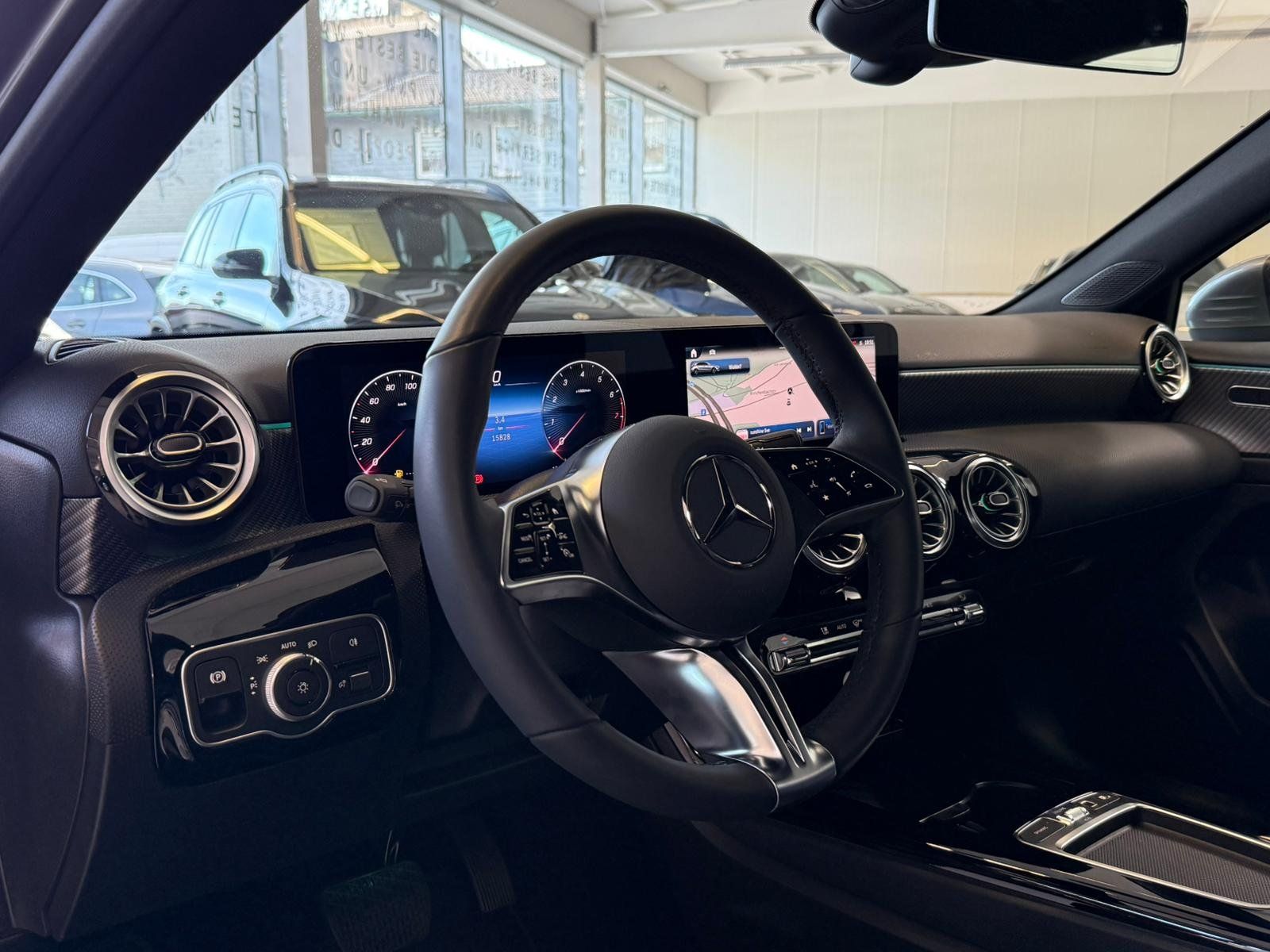 Fahrzeugabbildung Mercedes-Benz A 200 Progressive KAMERA+KEYLESS+TOTW+CARPLAY