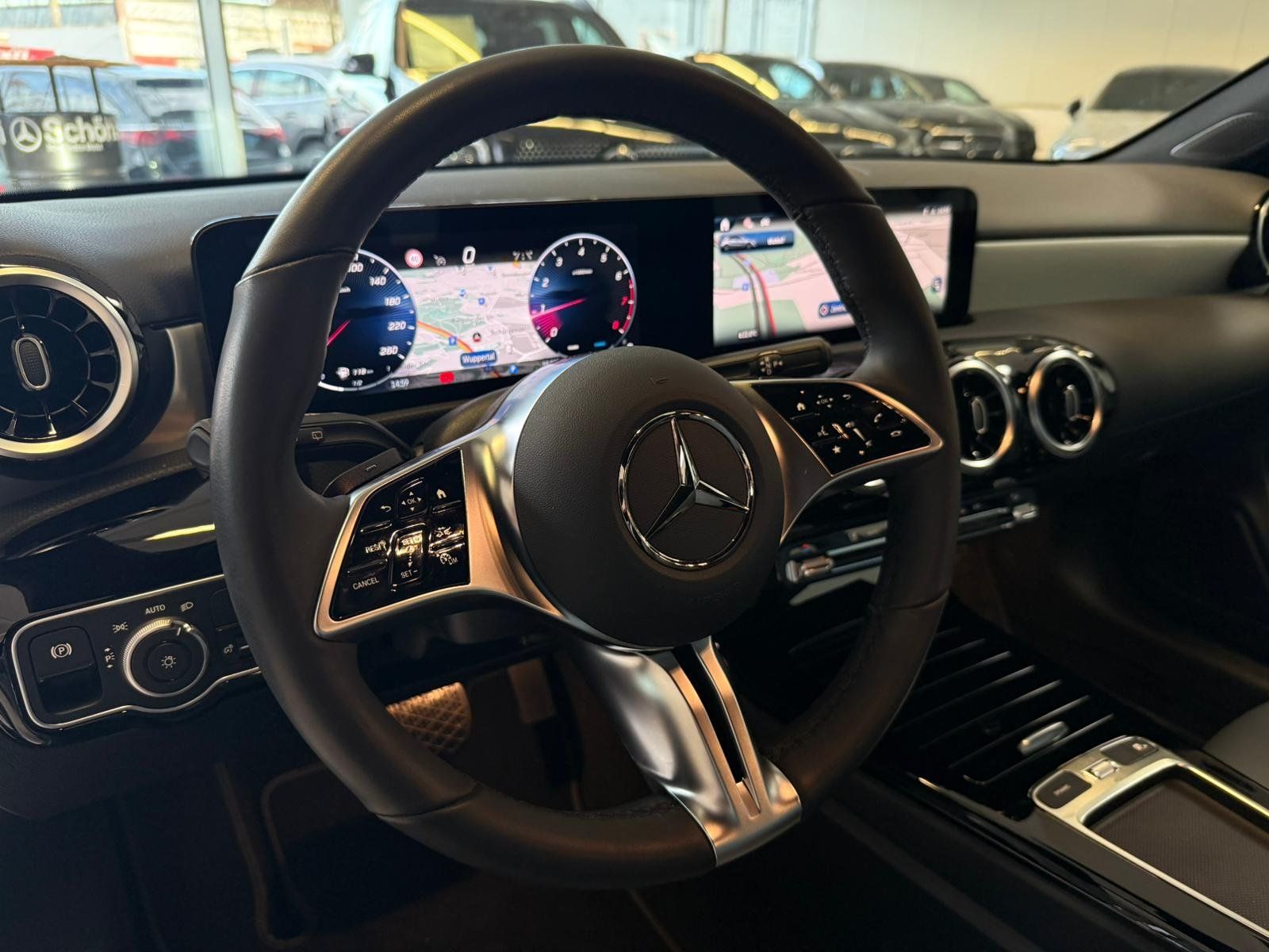 Fahrzeugabbildung Mercedes-Benz A 200 PROGRESSIVE+360°+TOTWINKEL+Laderaumpaket