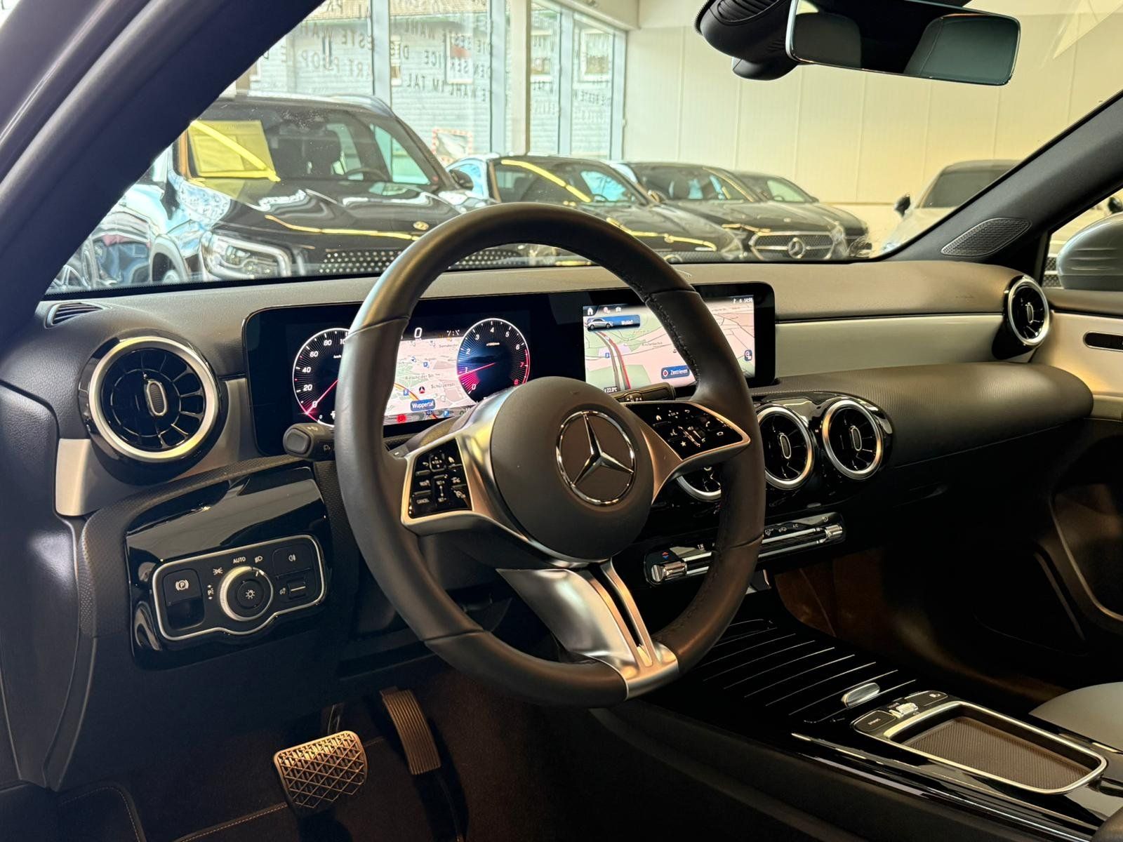 Fahrzeugabbildung Mercedes-Benz A 200 PROGRESSIVE+360°+TOTWINKEL+Laderaumpaket