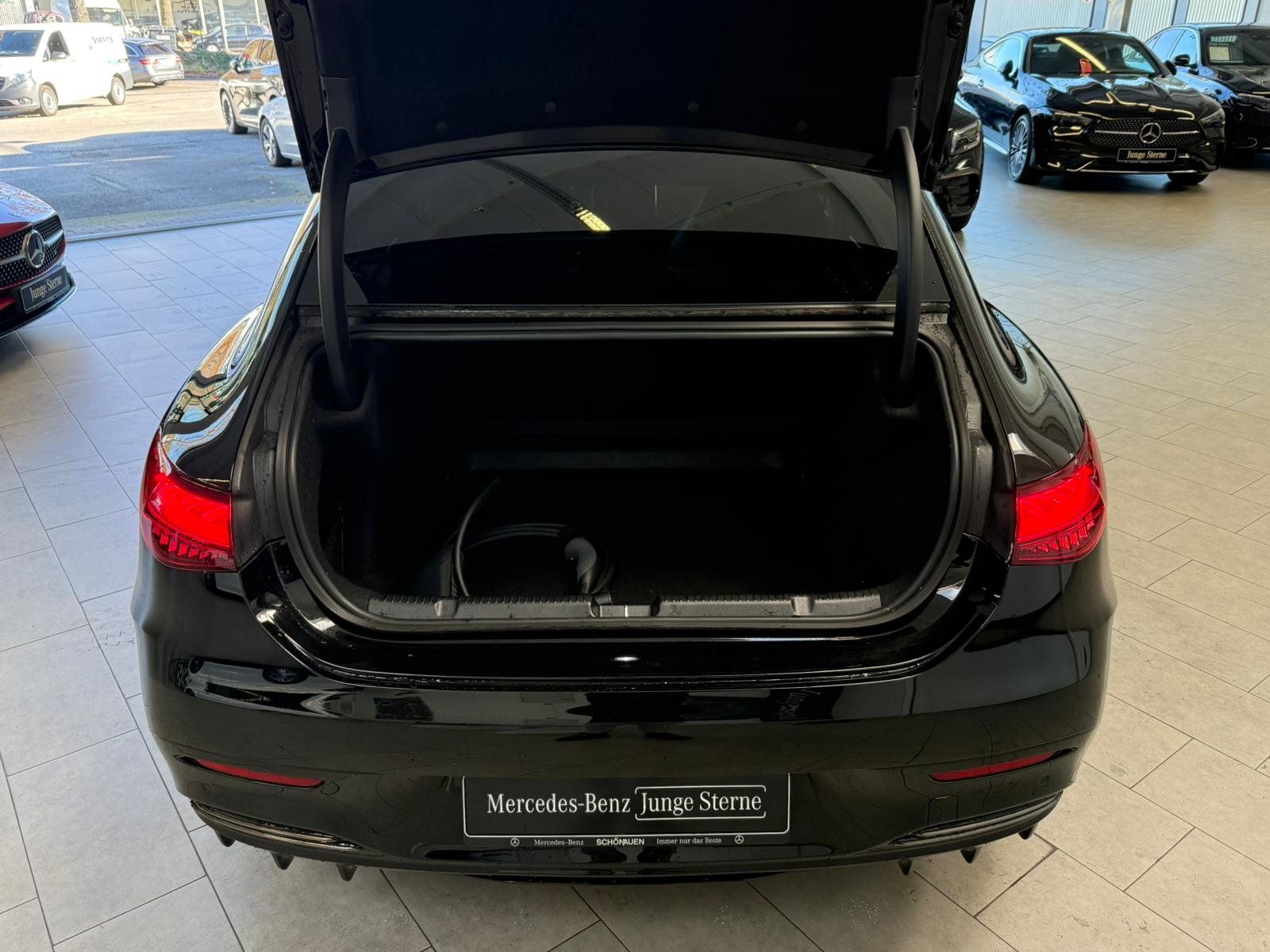 Fahrzeugabbildung Mercedes-Benz EQE 350 4M AMG+AIRMAT+PANO+21+UPE105t€+LEDER+HAL
