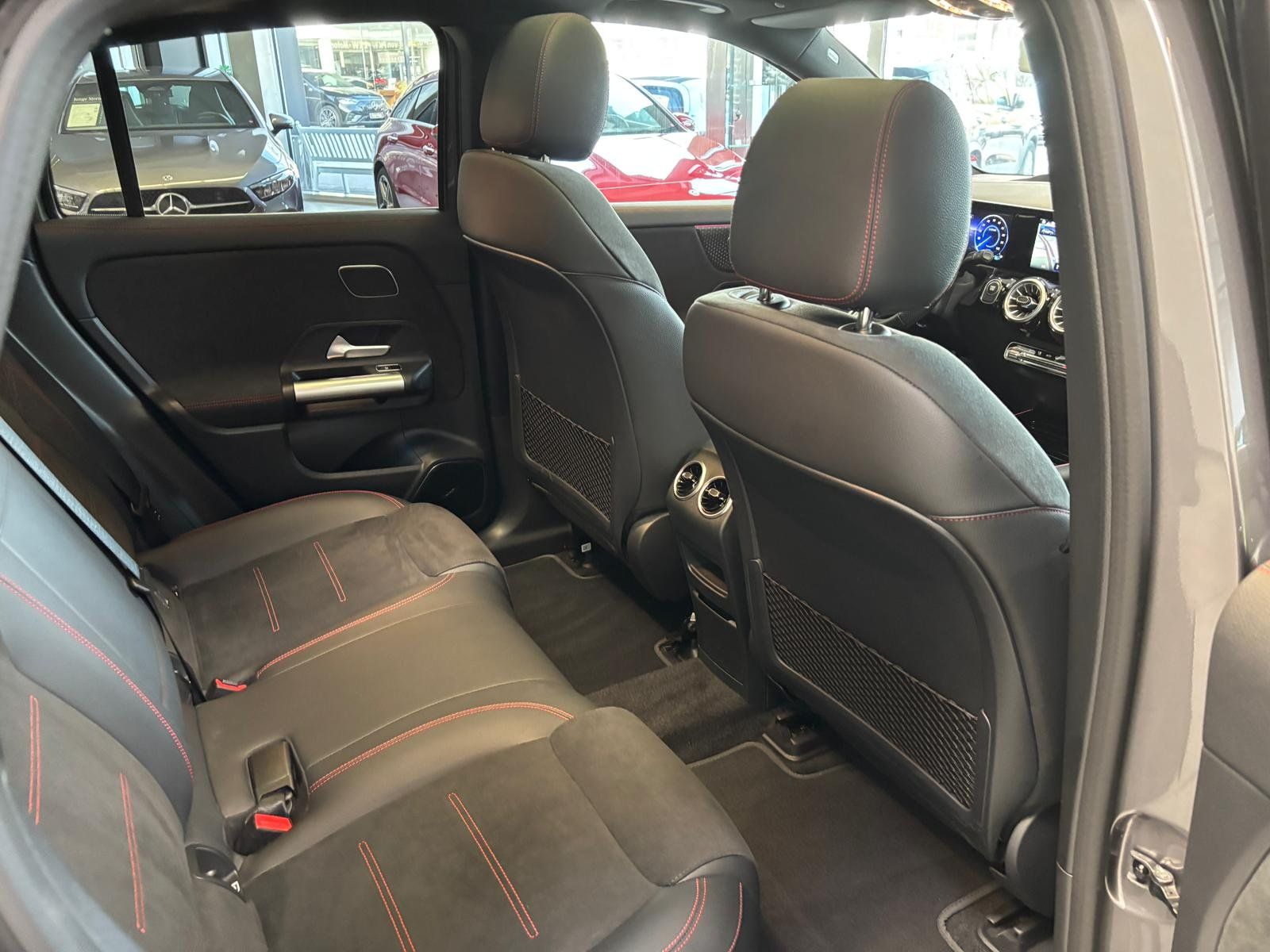 Fahrzeugabbildung Mercedes-Benz EQA 350 4M AMG+PANO+DISTR+HUD+BURMES+360°+MEMORY