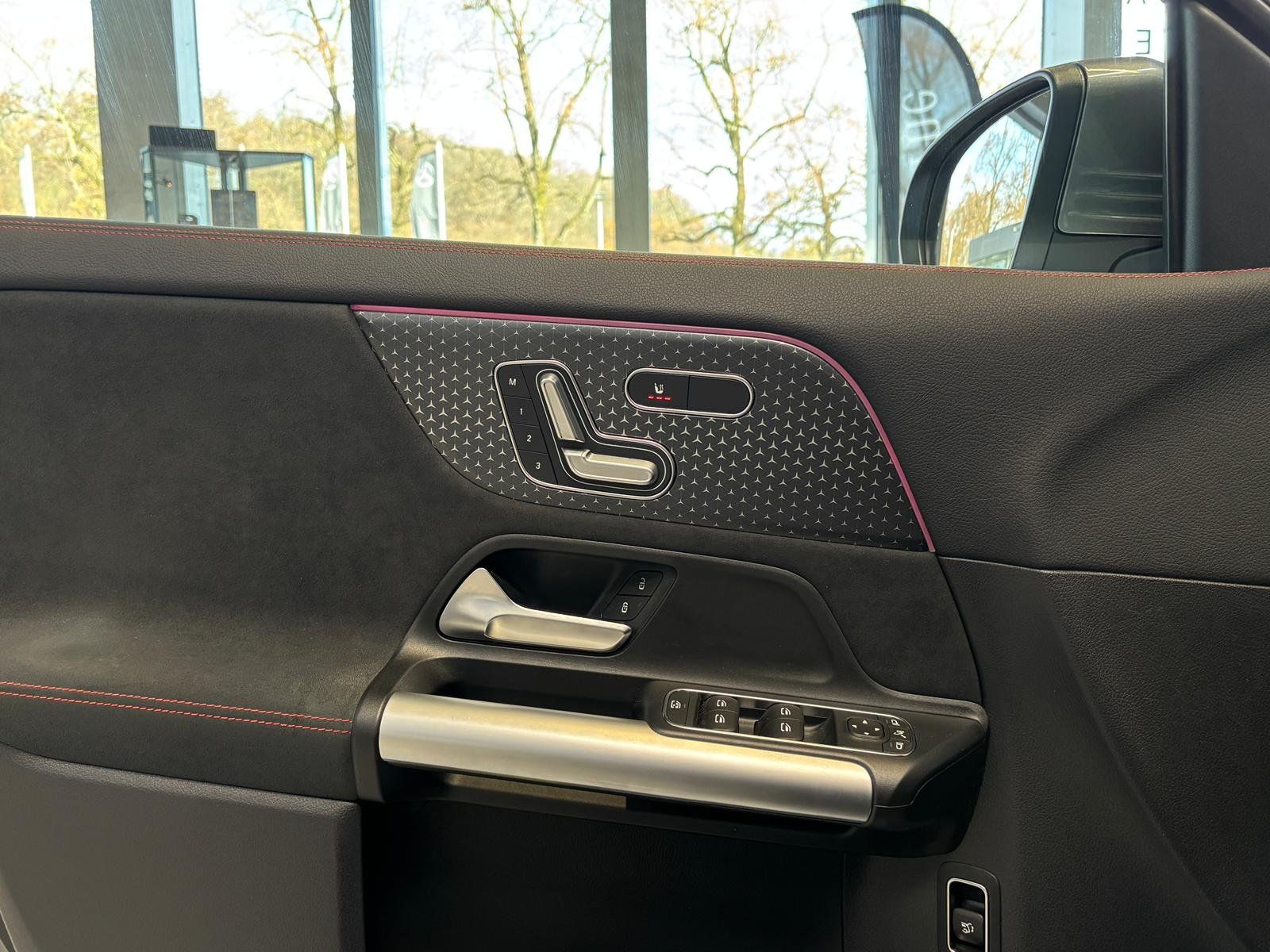 Fahrzeugabbildung Mercedes-Benz EQA 350 4M AMG+PANO+DISTR+HUD+BURMES+360°+MEMORY