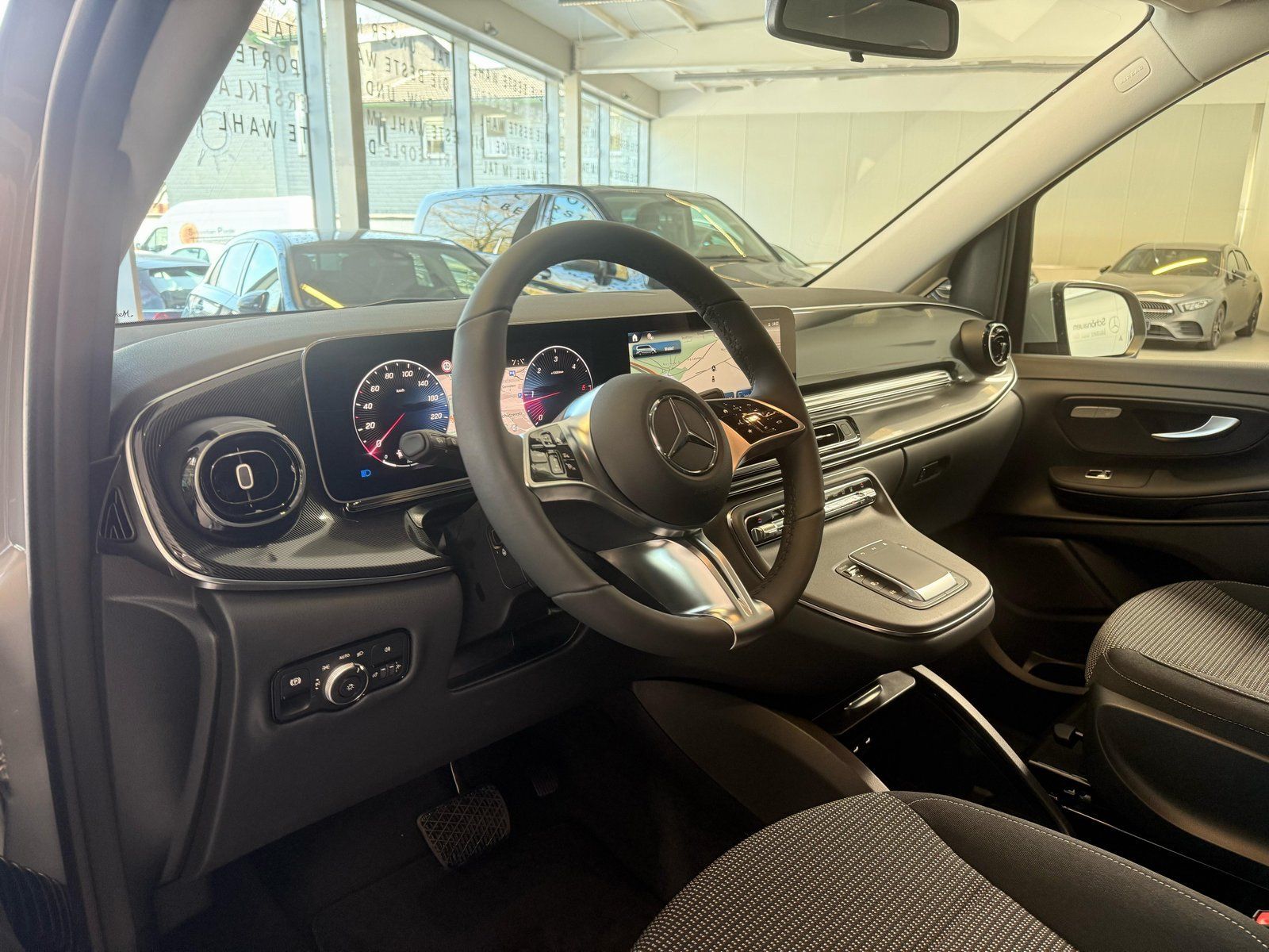 Fahrzeugabbildung Mercedes-Benz V 220d Lang DISTR+AHK+STDHZ+THERMO+TOTW+CARPLAY