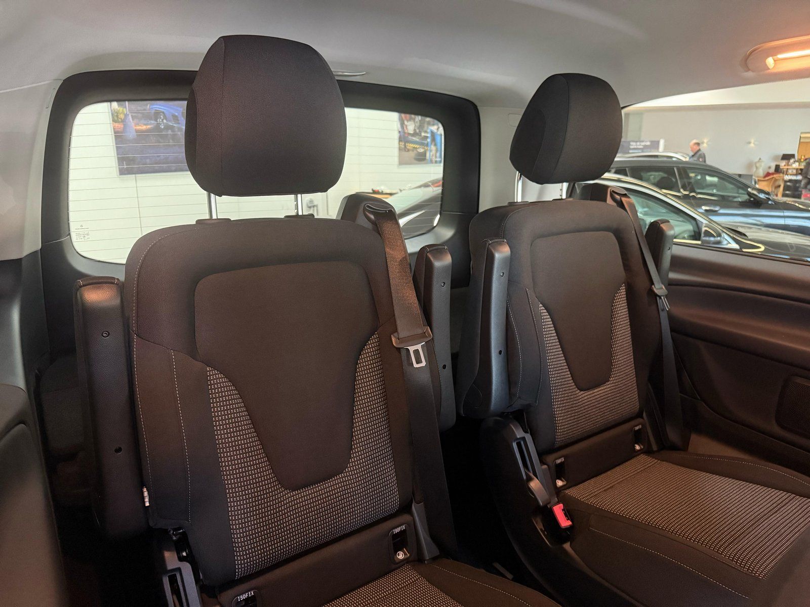 Fahrzeugabbildung Mercedes-Benz V 220d Lang DISTR+AHK+STDHZ+THERMO+TOTW+CARPLAY