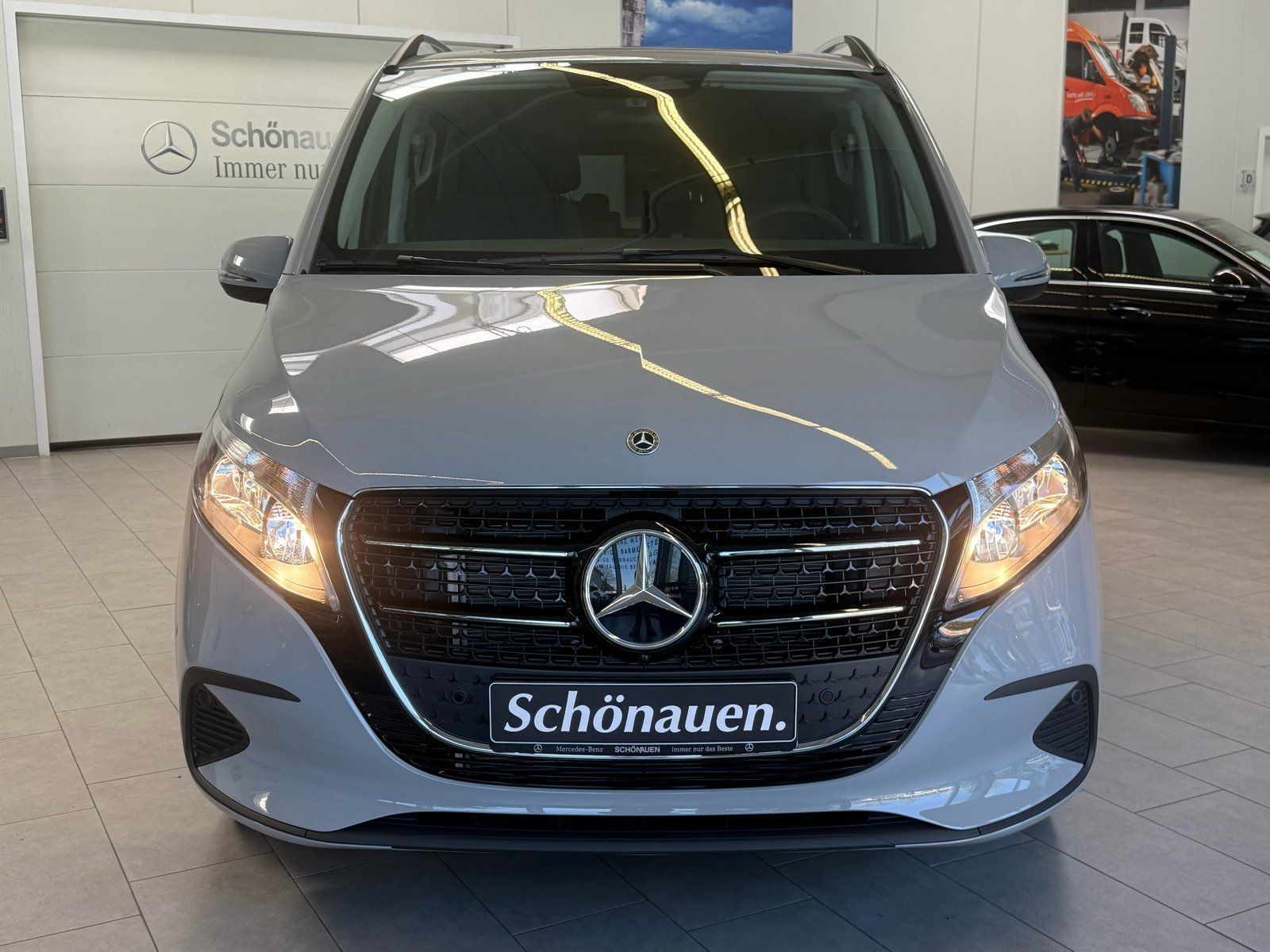 Fahrzeugabbildung Mercedes-Benz V 220d Lang DISTR+AHK+STDHZ+THERMO+TOTW+CARPLAY