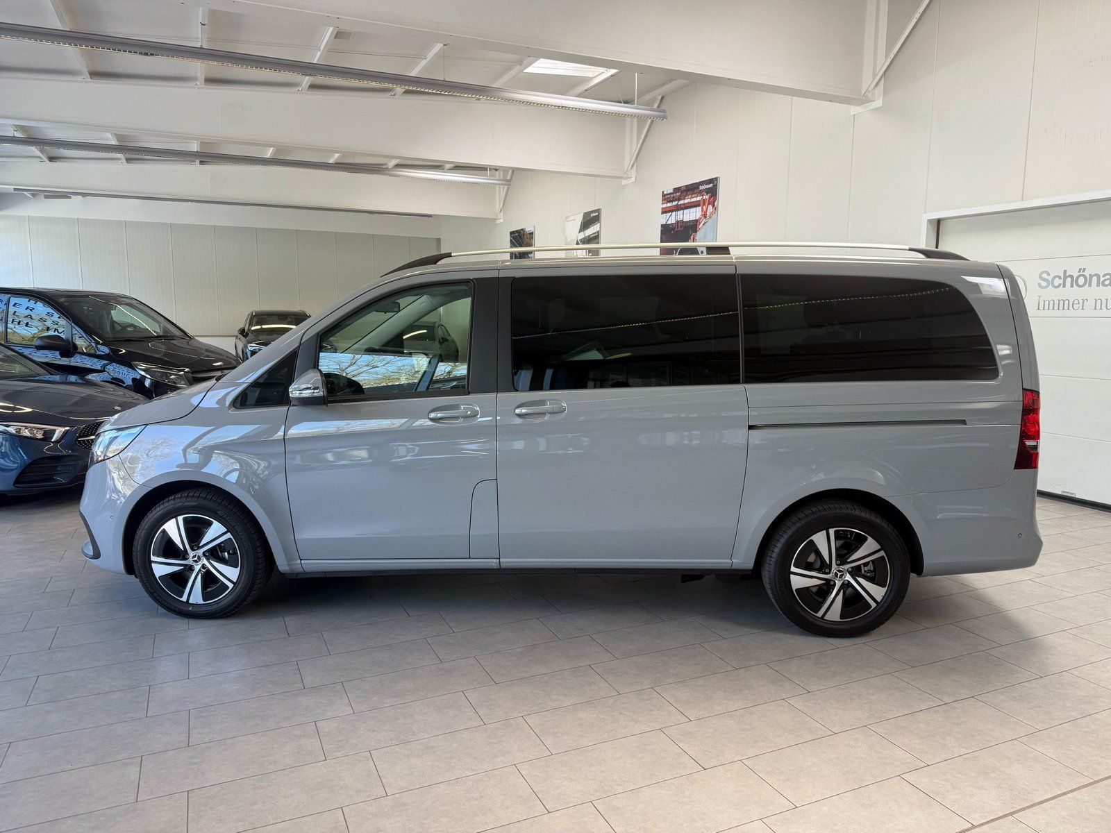 Fahrzeugabbildung Mercedes-Benz V 220d Lang DISTR+AHK+STDHZ+THERMO+TOTW+CARPLAY