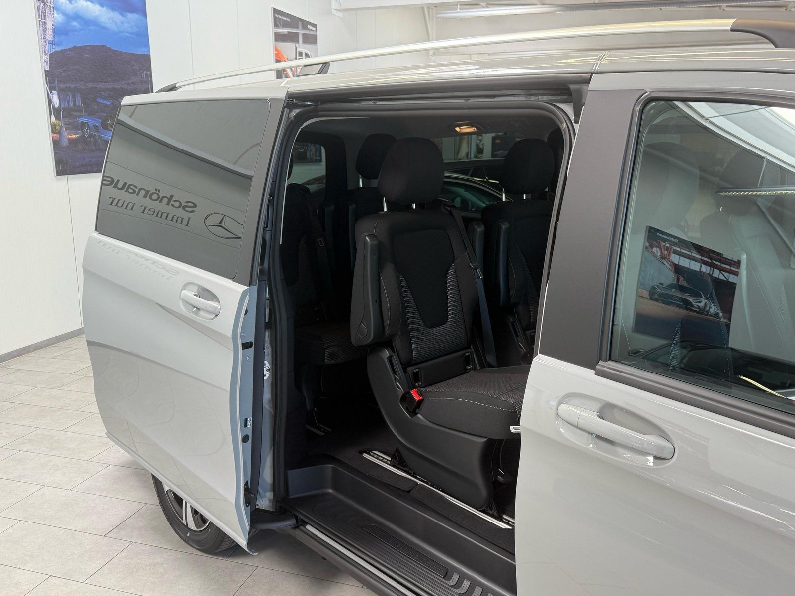 Fahrzeugabbildung Mercedes-Benz V 220d Lang DISTR+AHK+STDHZ+THERMO+TOTW+CARPLAY