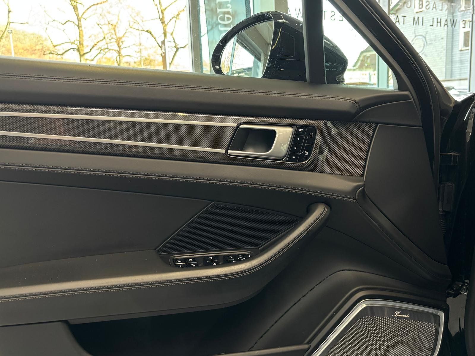 Fahrzeugabbildung Porsche Panamera Turbo KERAMIK+STDHZ+LUFT+BURMES+MASSAGE