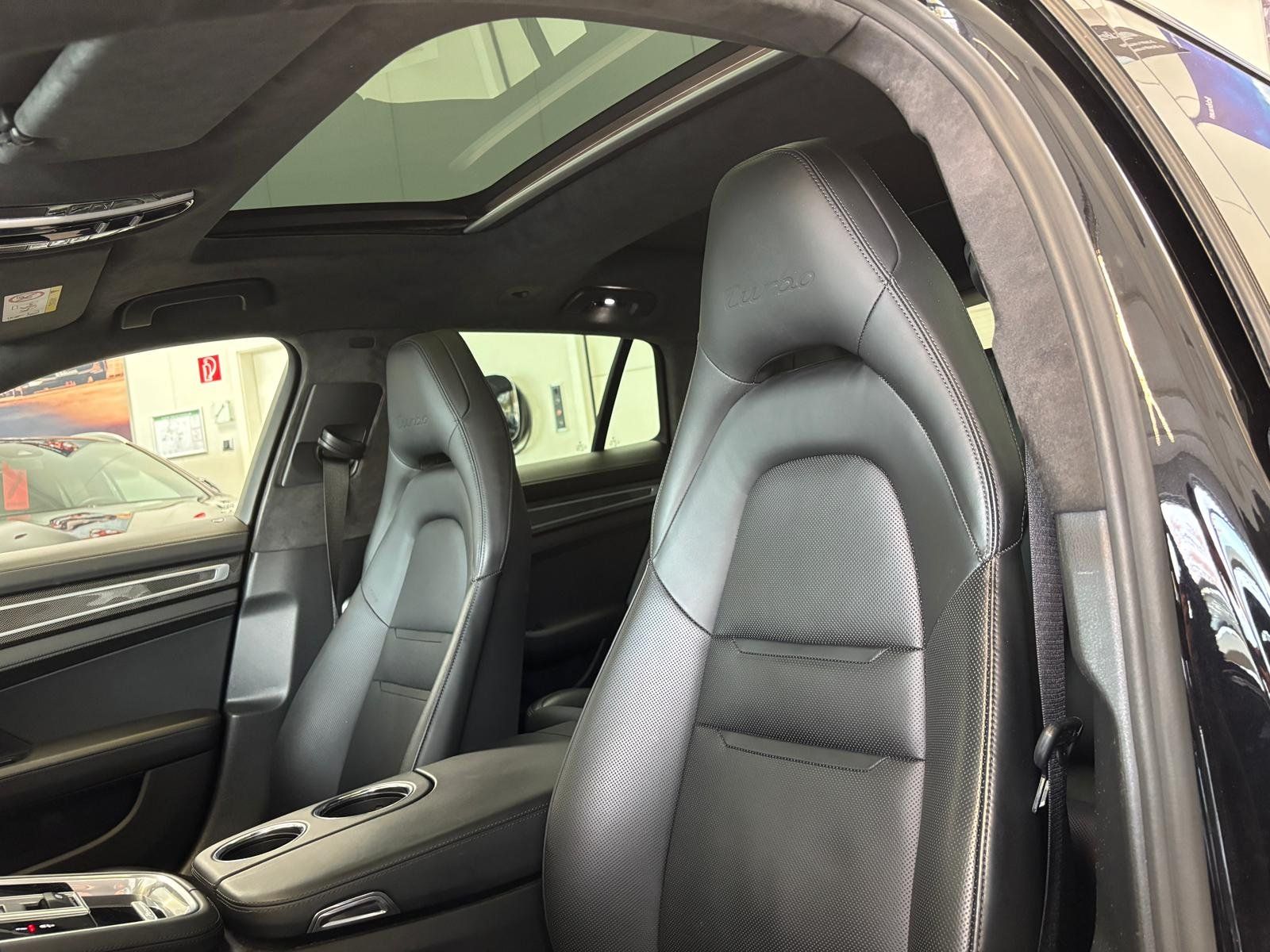 Fahrzeugabbildung Porsche Panamera Turbo KERAMIK+STDHZ+LUFT+BURMES+MASSAGE